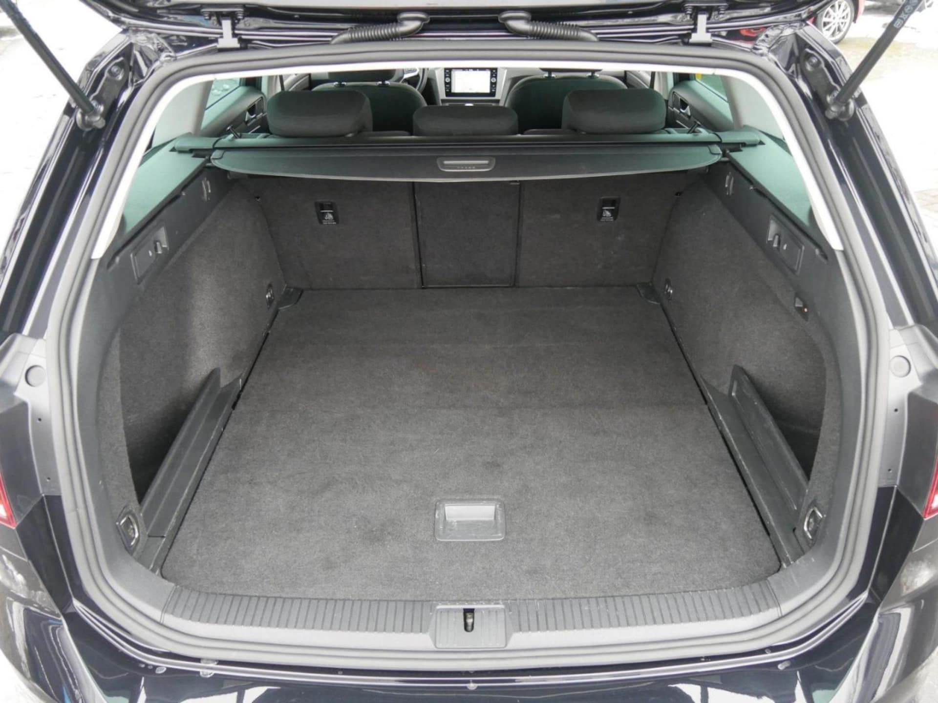 Volkswagen Passat Variant Basis-Modell