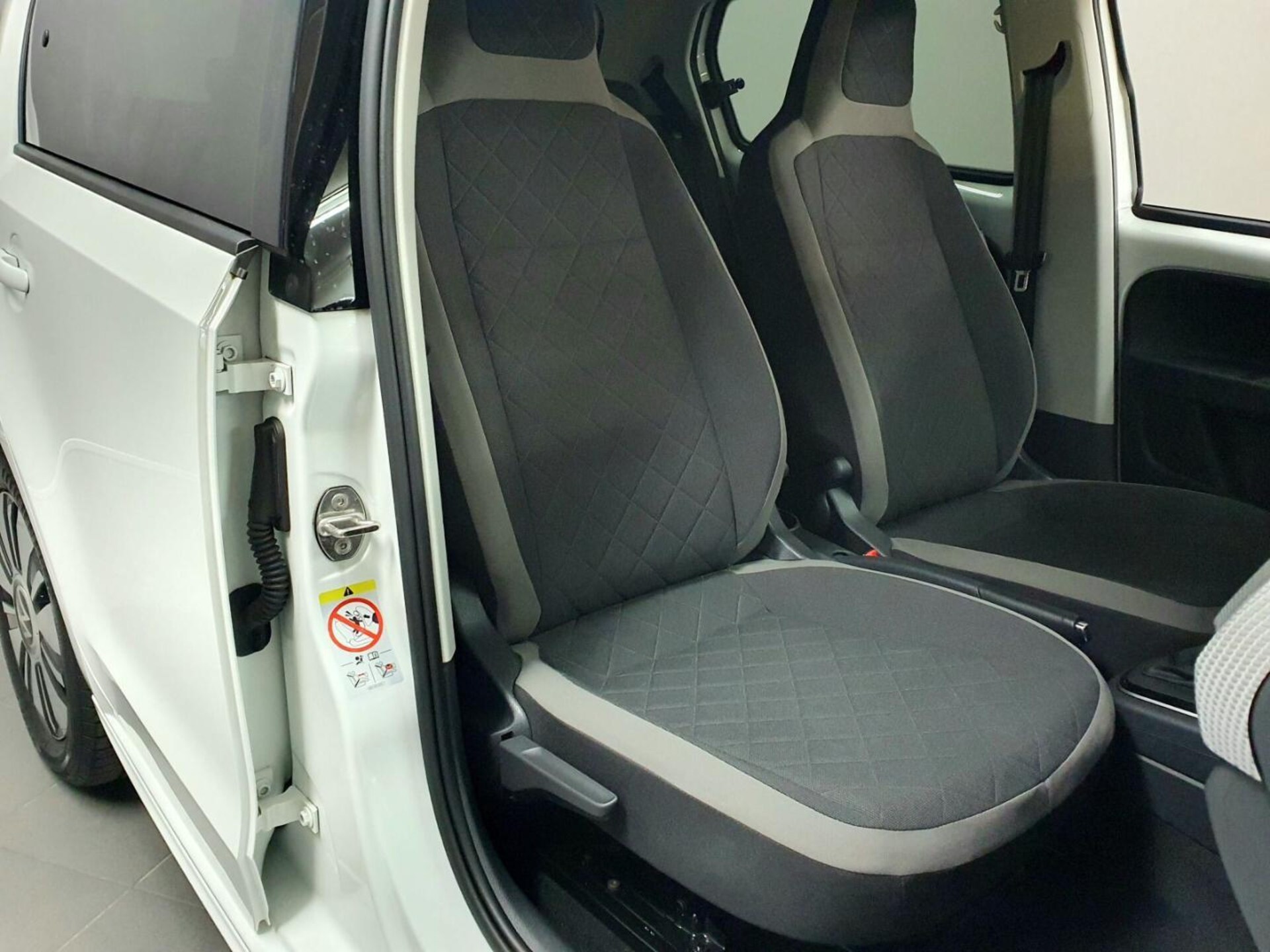 Volkswagen e-up! Style "Plus"