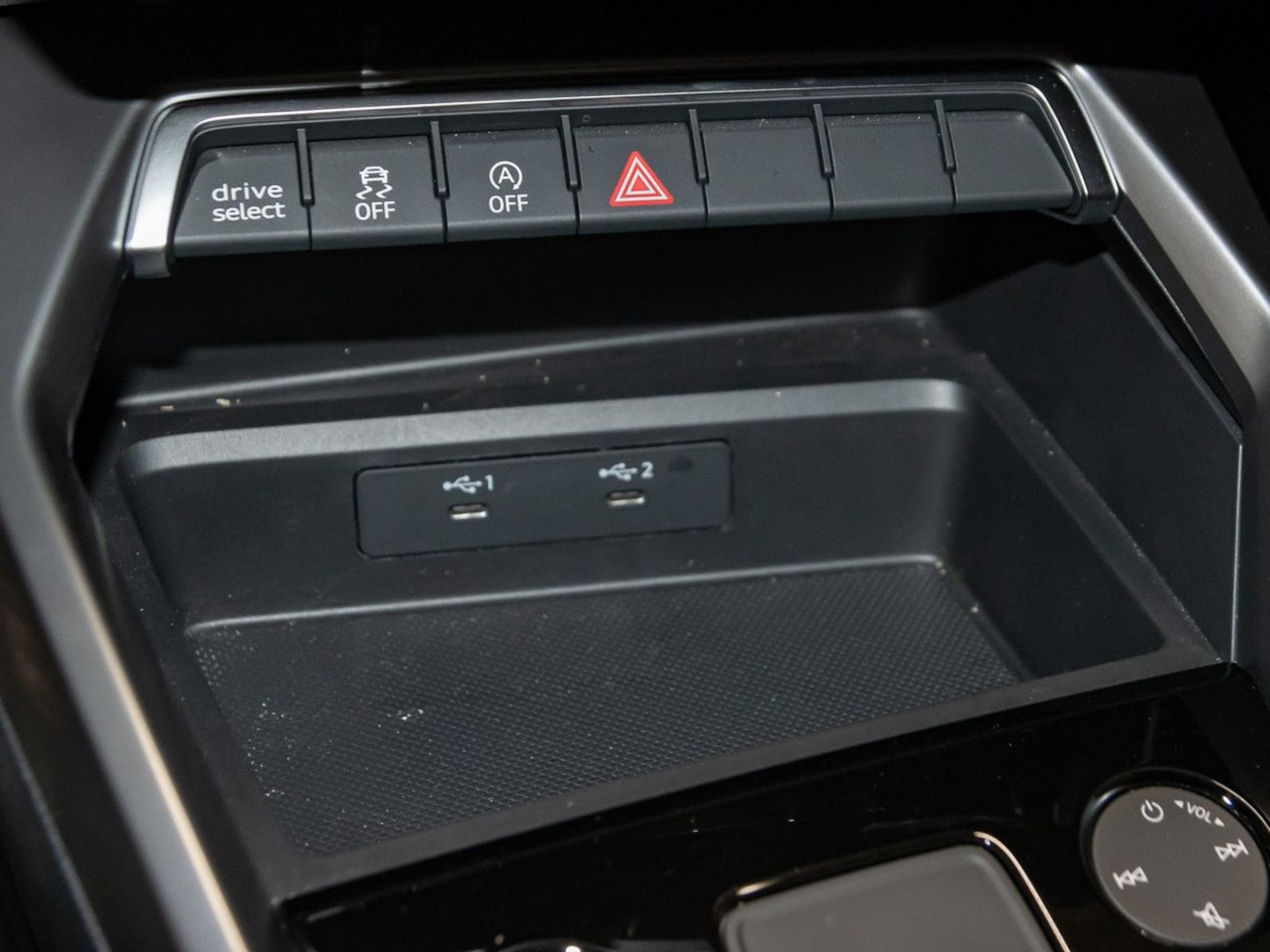 Bild über Audi S3 Limousine TFSI quattro S tronic - für weitere Informationen kontaktieren Sie den Audi Partner