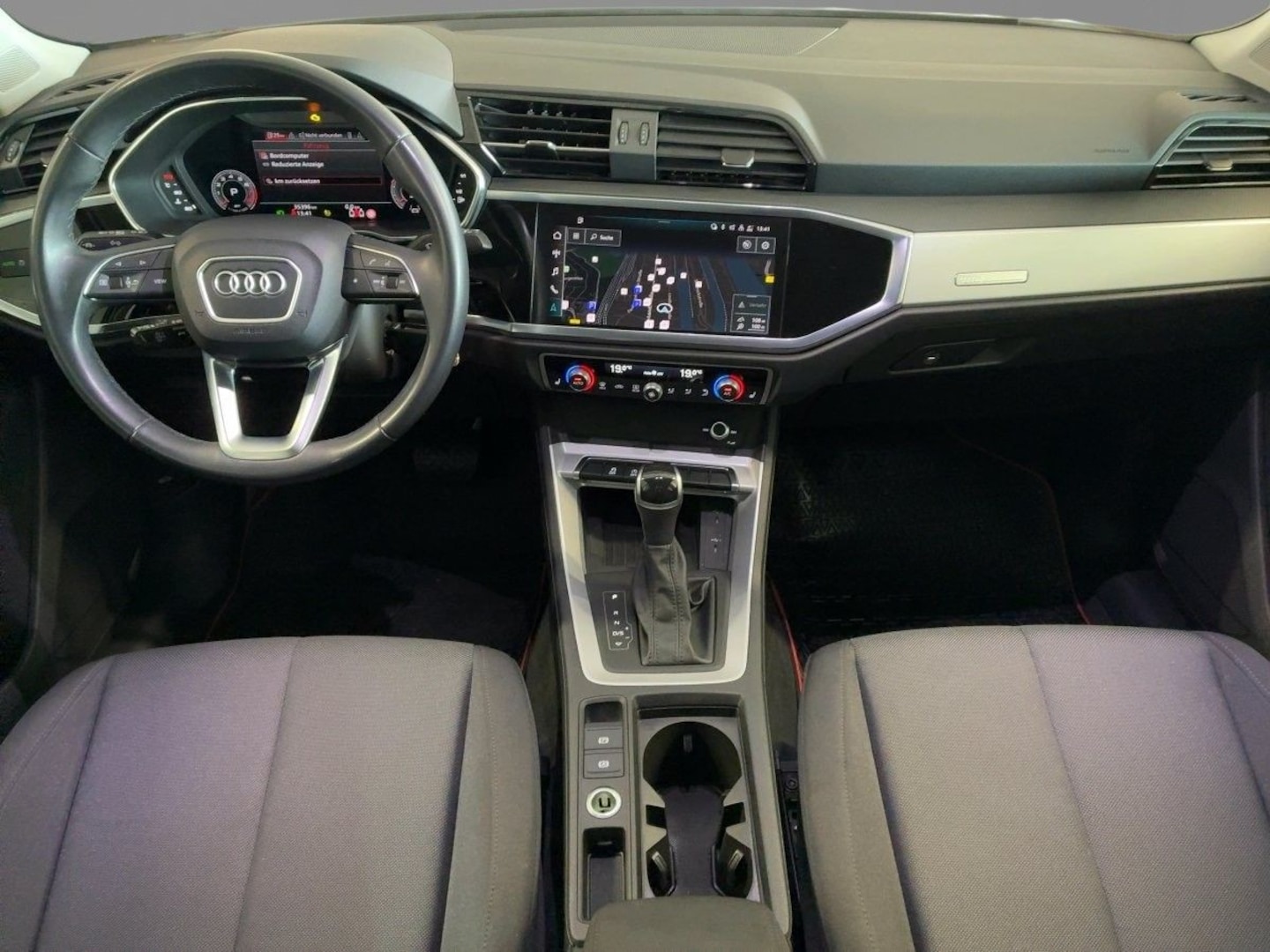 Bild über Audi Q3 S line 35 TFSI S tronic - für weitere Informationen kontaktieren Sie den Audi Partner