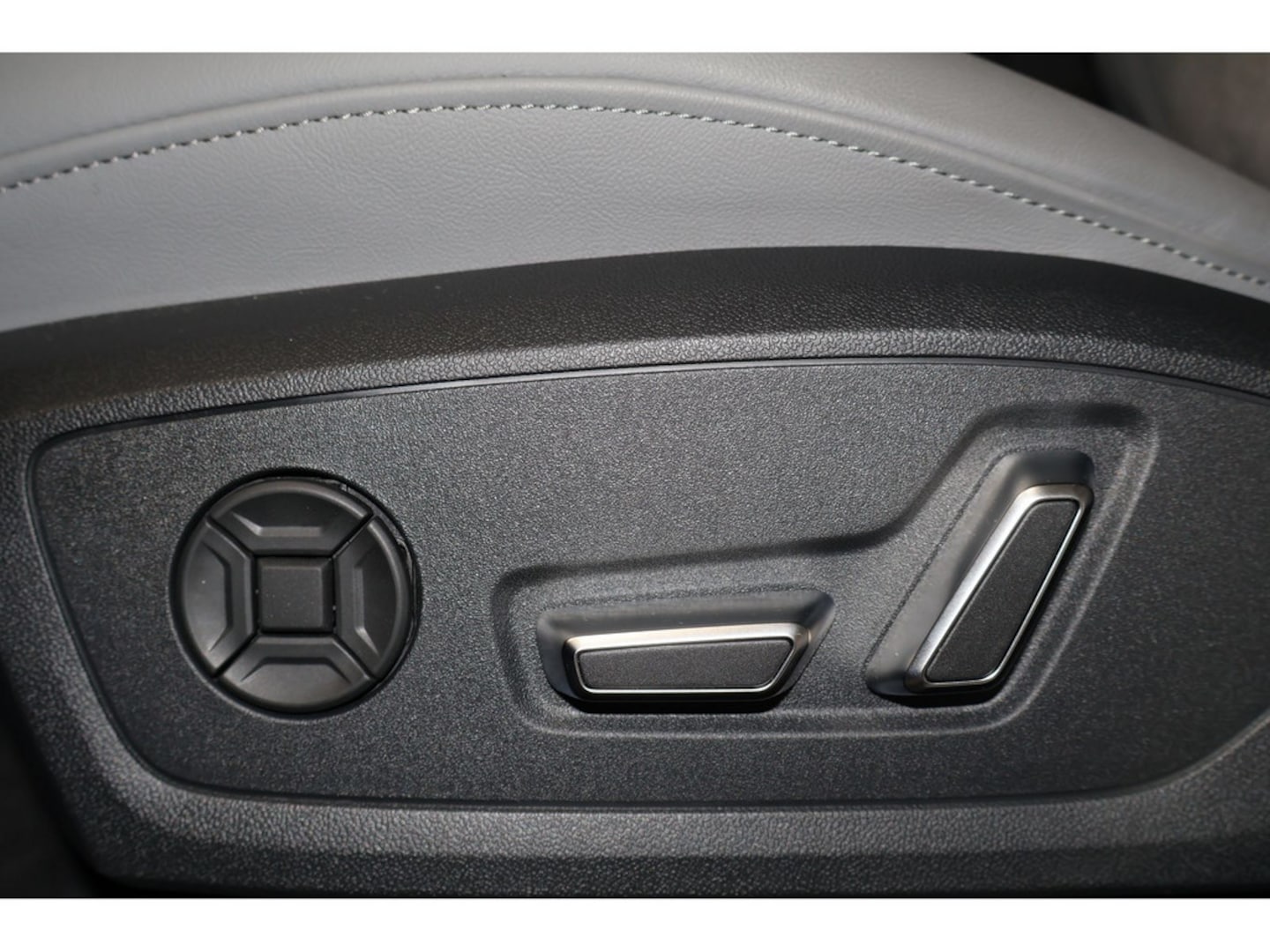Bild über Audi S6 Limousine TDI quattro tiptronic - für weitere Informationen kontaktieren Sie den Audi Partner