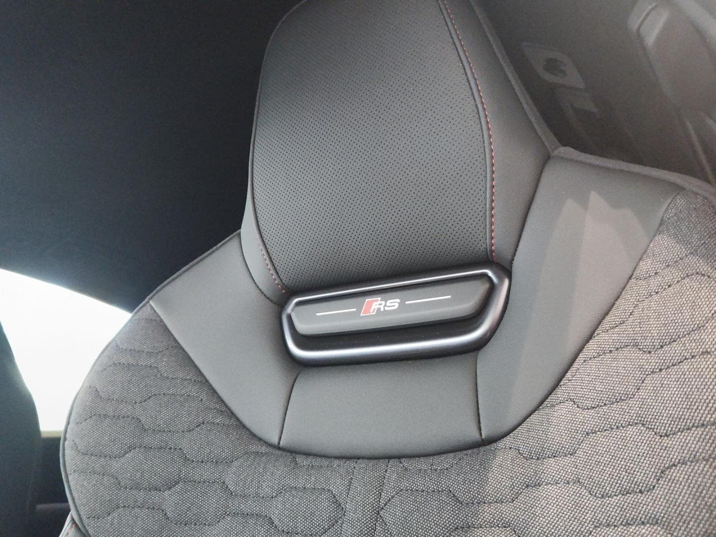 Bild über Audi RS 5 Limousine TFSI quattro 470 kW tiptronic - für weitere Informationen kontaktieren Sie den Audi Partner
