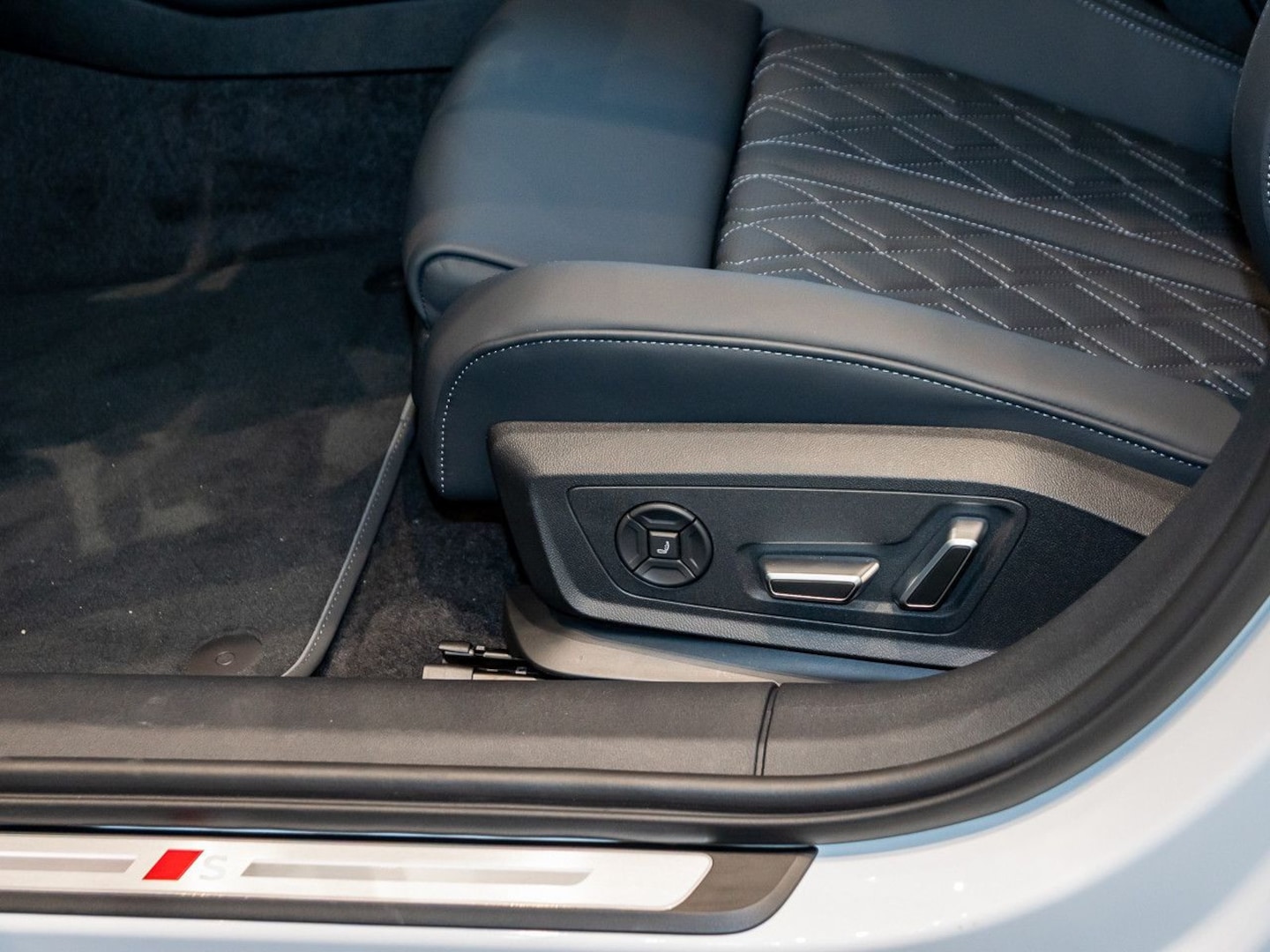 Bild über Audi A5 Limousine TDI quattro 150 kW S tronic - für weitere Informationen kontaktieren Sie den Audi Partner