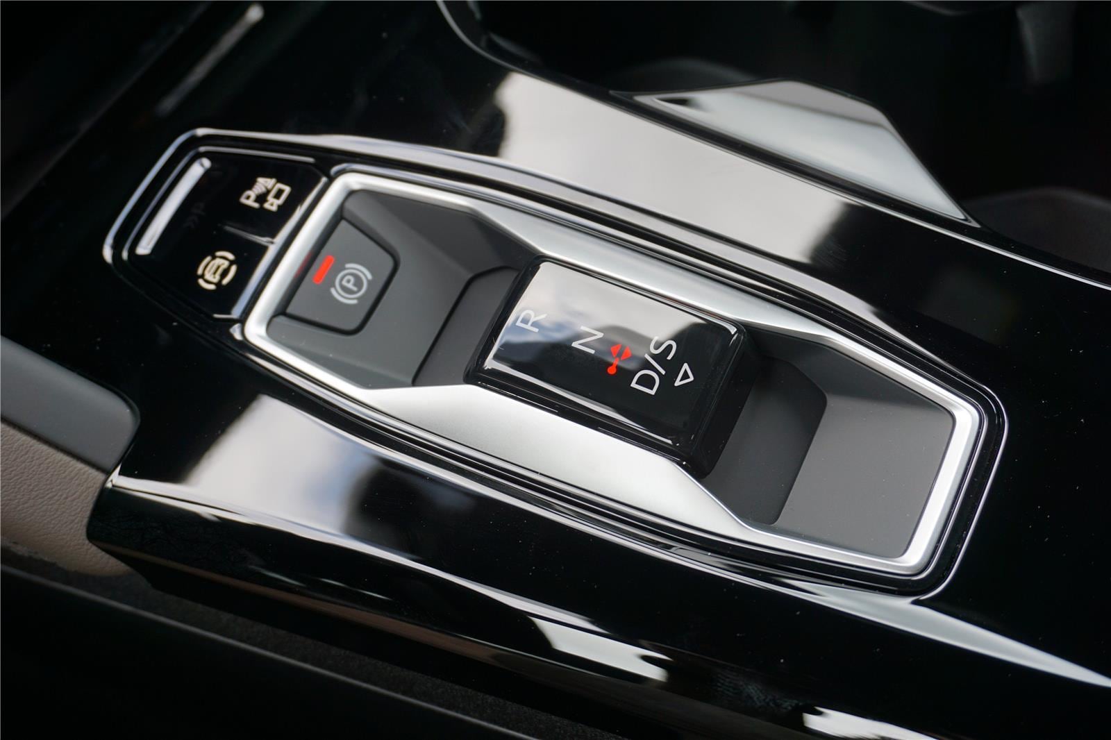 2025 Audi Q5 Premium - Photo 13