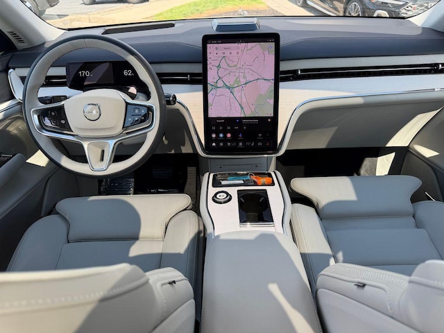 2025 Volvo EX90
