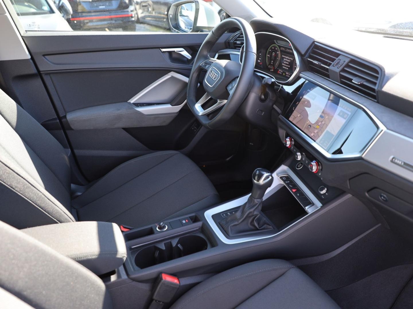 Bild über Audi Q3 TFSI e 45 TFSI e S tronic - für weitere Informationen kontaktieren Sie den Audi Partner