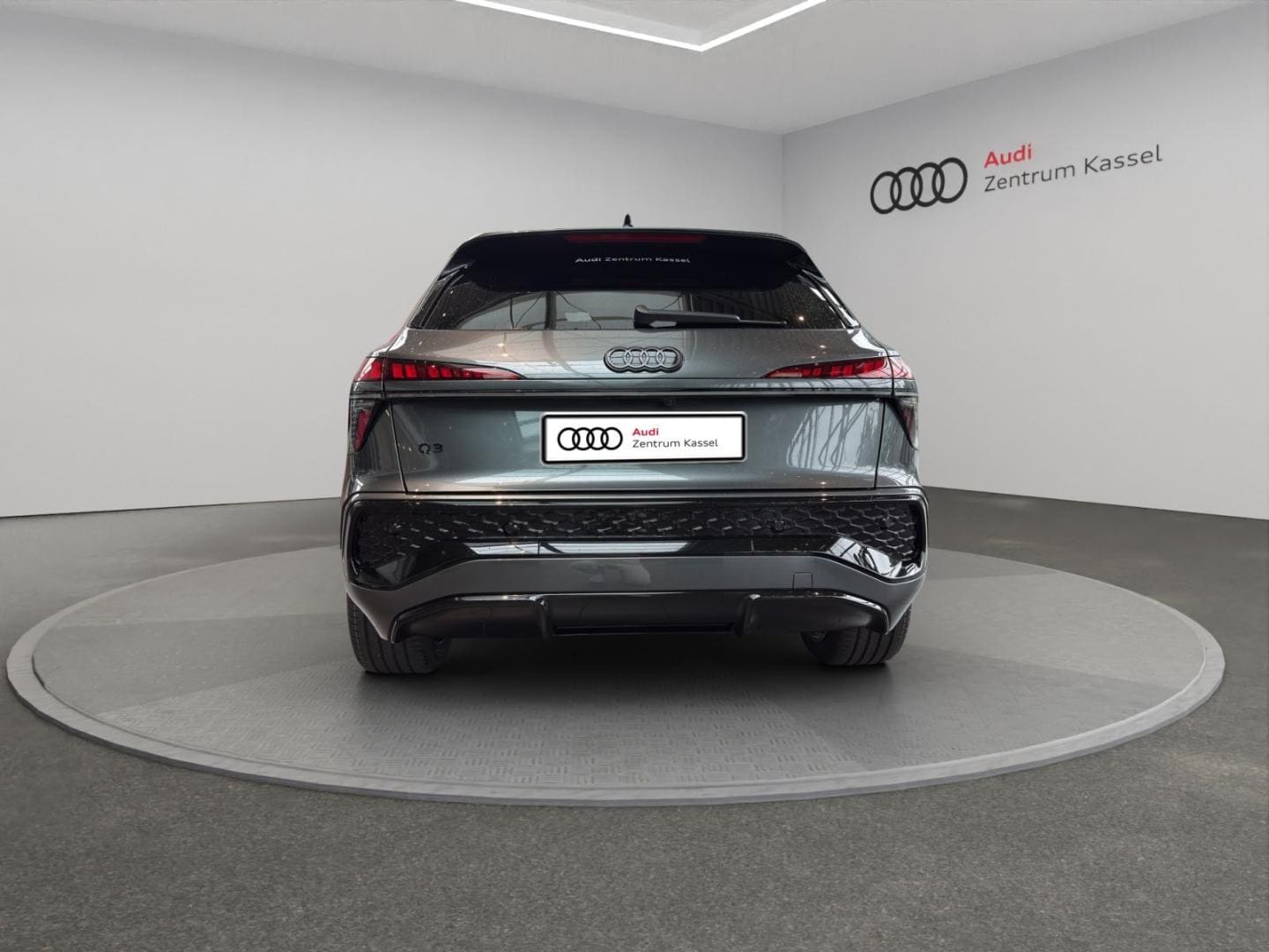 Bild über Audi Q3 SUV TFSI 110 kW S tronic - für weitere Informationen kontaktieren Sie den Audi Partner