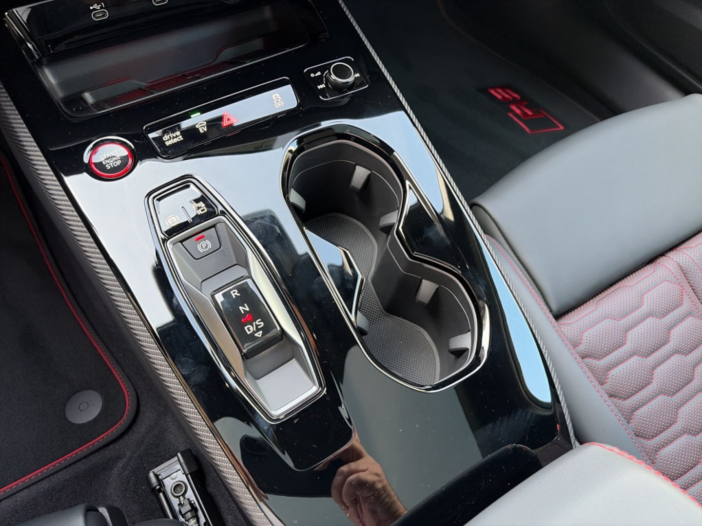 Bild über Audi RS 5 Avant TFSI quattro 470 kW tiptronic - für weitere Informationen kontaktieren Sie den Audi Partner