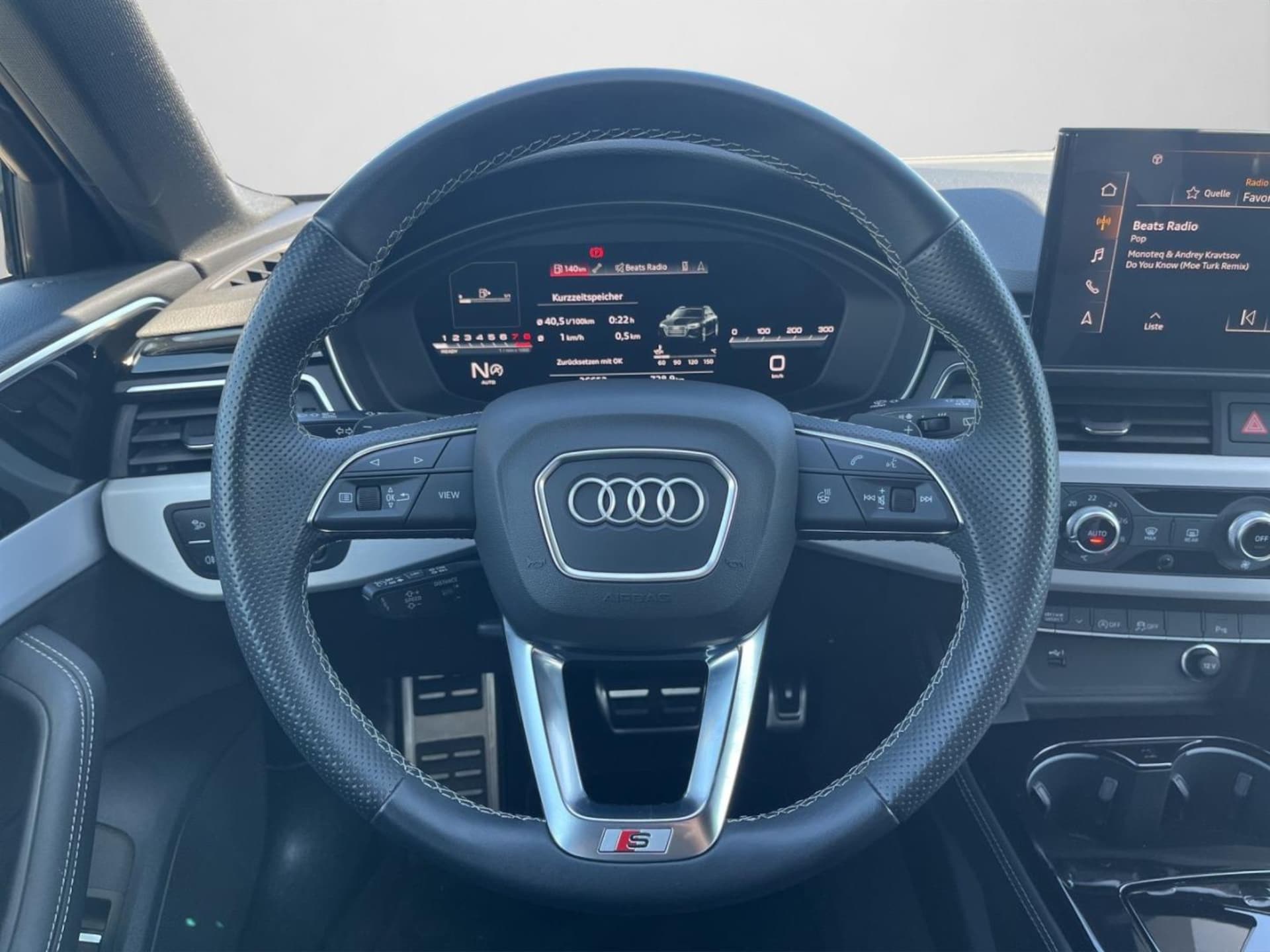 Audi A4 Avant S line