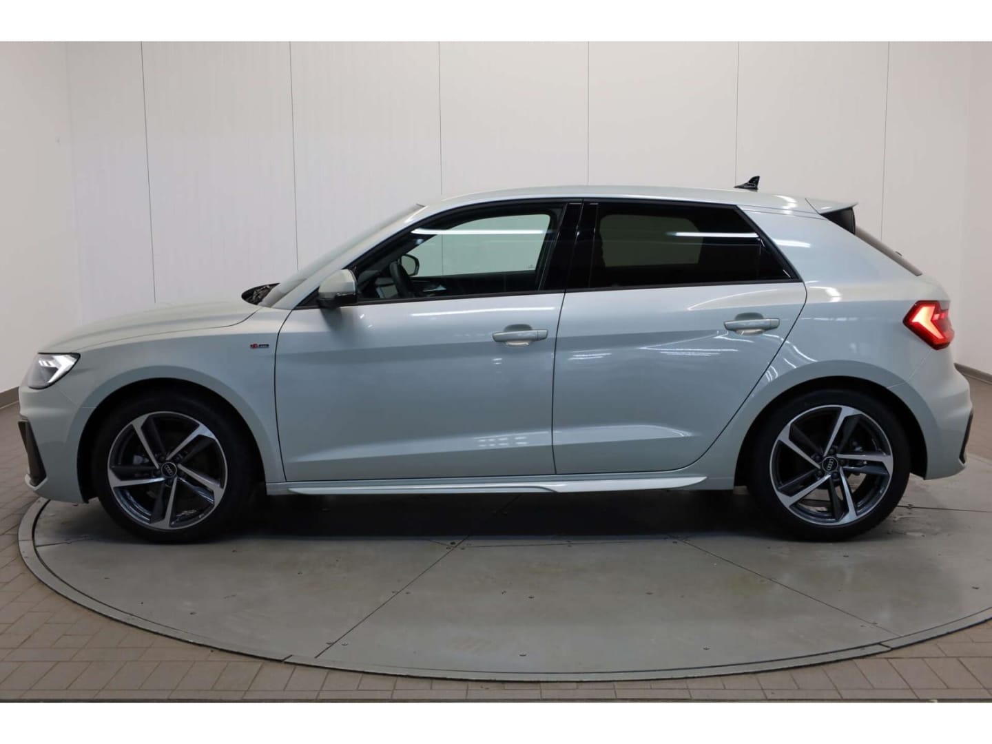 Bild über Audi A1 Sportback S line 30 TFSI Schaltgetriebe - für weitere Informationen kontaktieren Sie den Audi Partner
