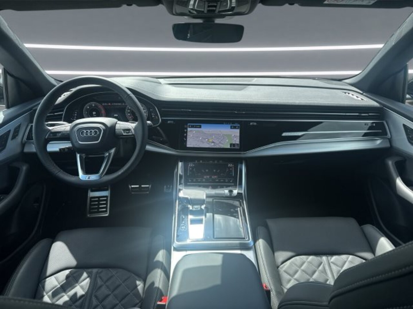 Bild über Audi Q8 SUV S line business TDI quattro 210 kW tiptronic - für weitere Informationen kontaktieren Sie den Audi Partner