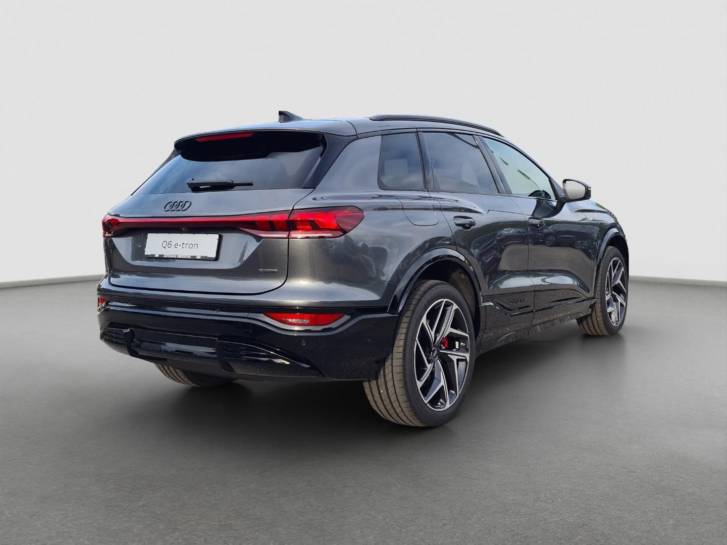 Bild über Audi Q6 SUV e-tron S line business e-tron quattro 315 kW - für weitere Informationen kontaktieren Sie den Audi Partner