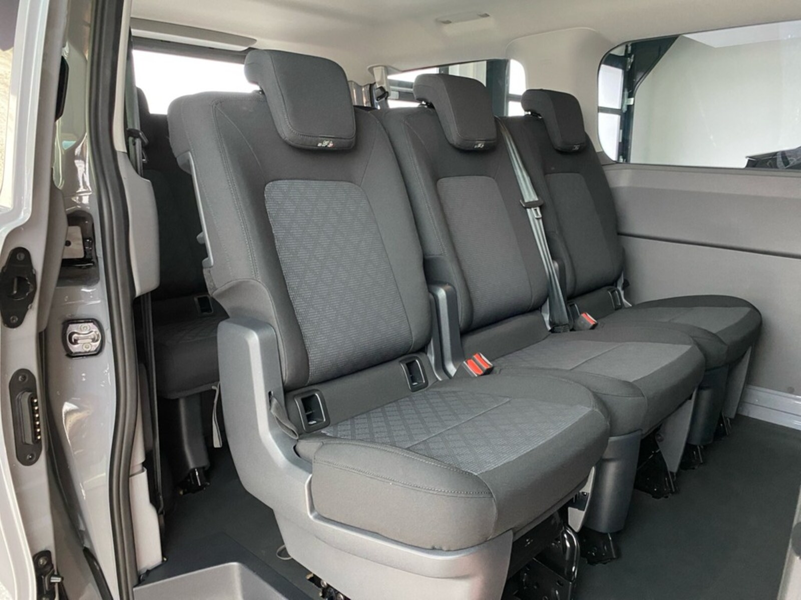 Volkswagen Transporter Kombi kurzer Radstand – Bild 6