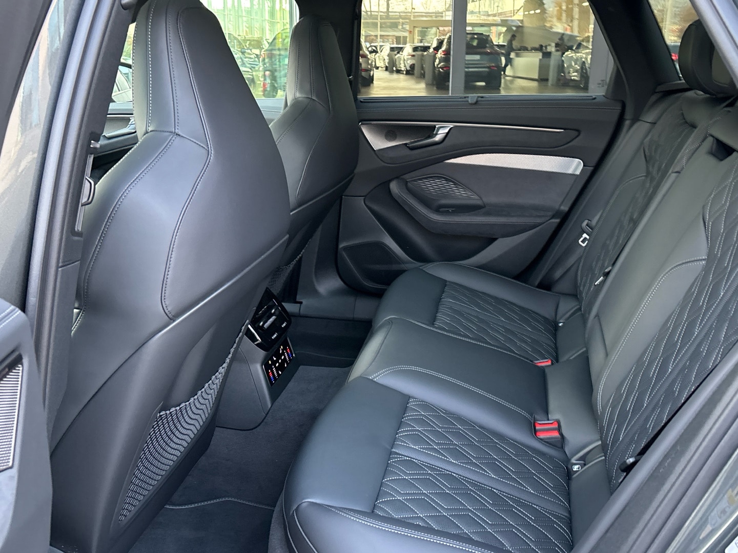 Bild über Audi A6 Avant edition one TDI quattro 150 kWS tronic - für weitere Informationen kontaktieren Sie den Audi Partner