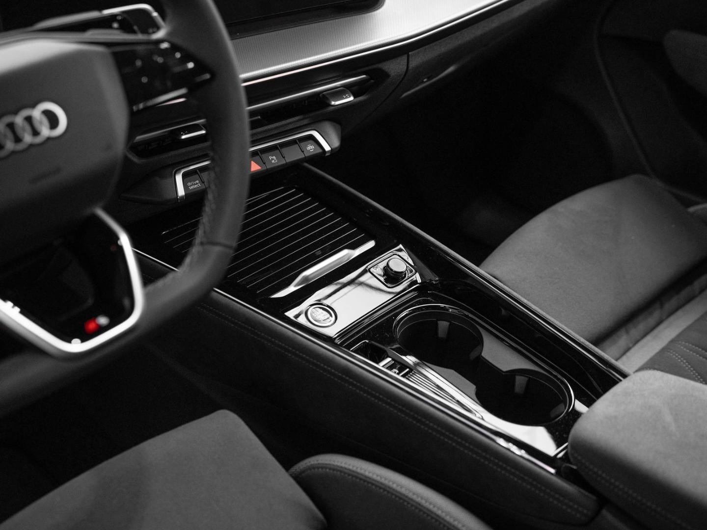 Bild über Audi Q3 SUV TFSI quattro 195 kW S tronic - für weitere Informationen kontaktieren Sie den Audi Partner