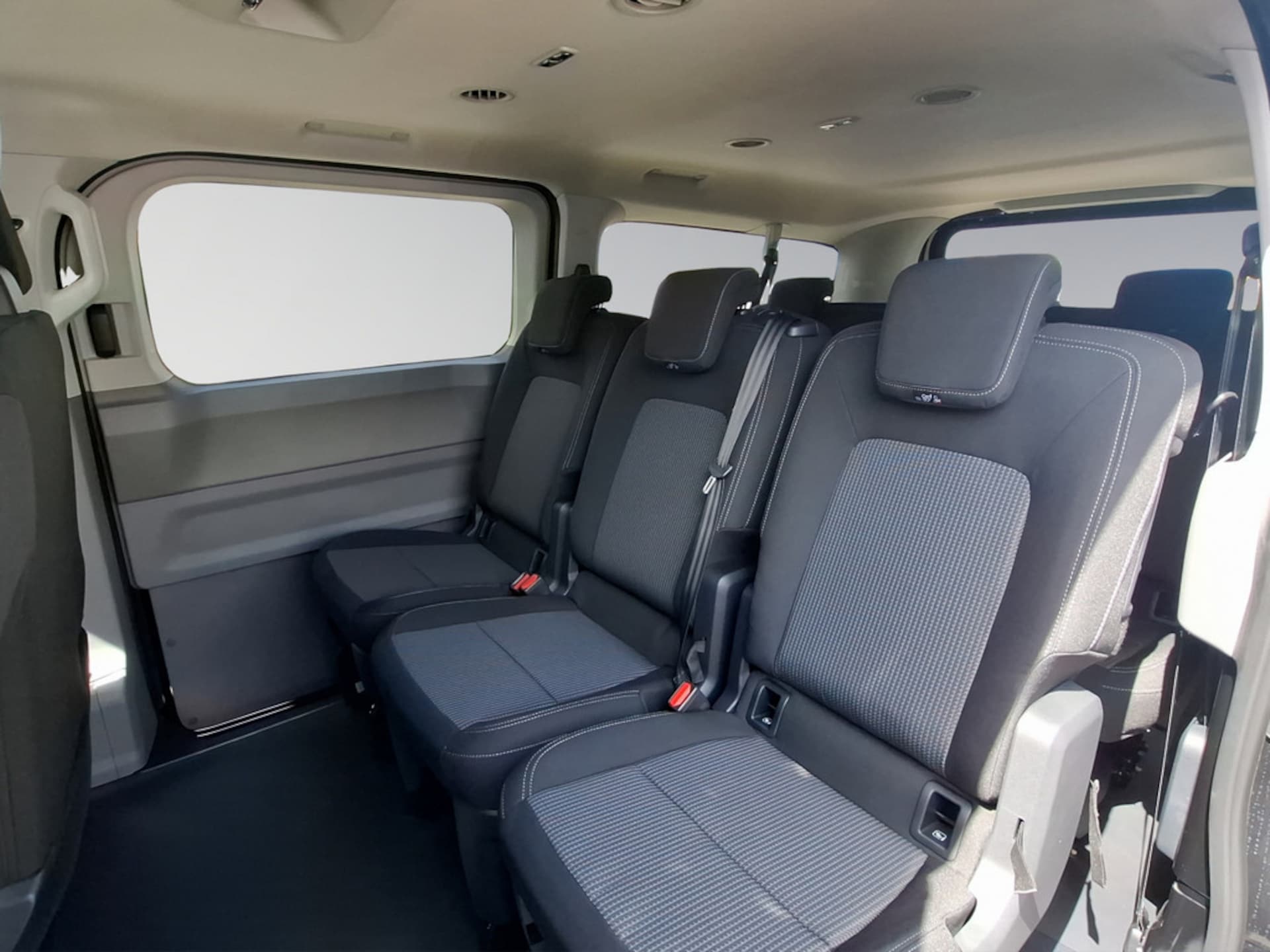 Volkswagen Transporter Kombi langer Radstand