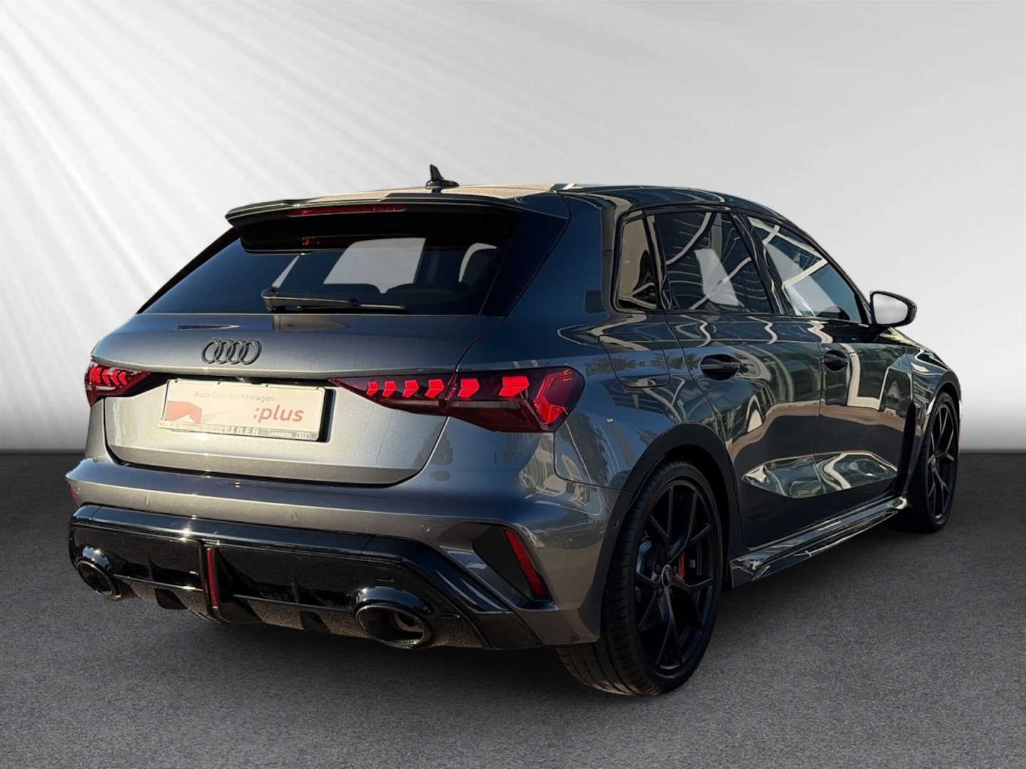 Bild über Audi RS 3 Sportback TFSI quattro 294 kW S tronic - für weitere Informationen kontaktieren Sie den Audi Partner