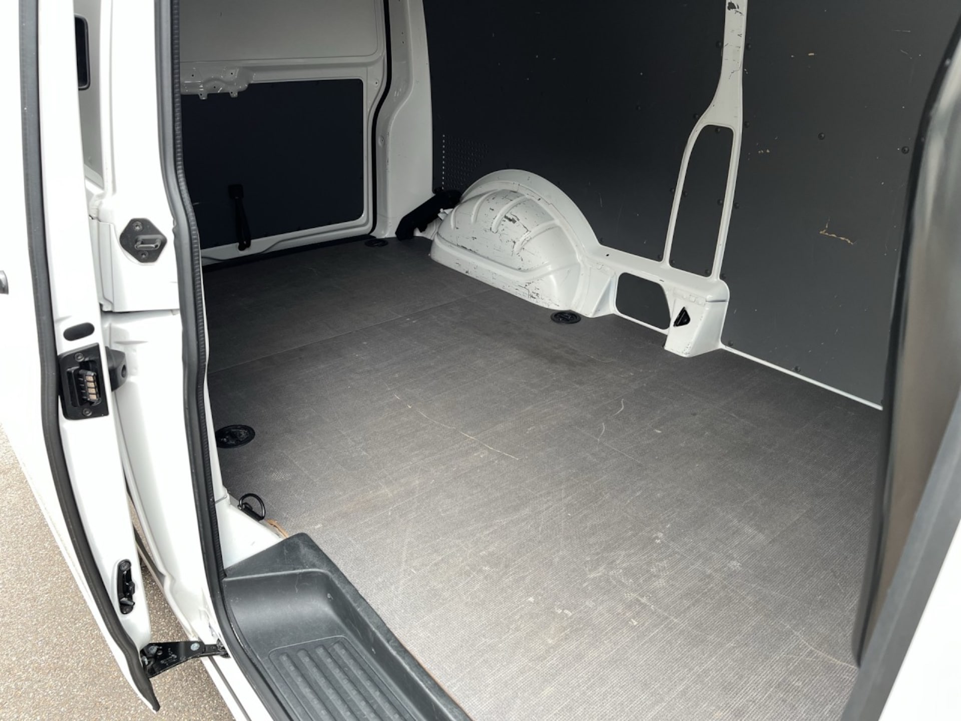 Volkswagen T6.1 Transporter Kasten langer Radstand
