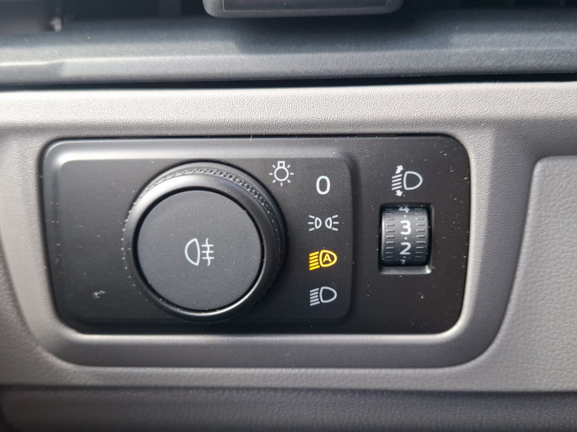 Volkswagen Transporter Kombi langer Radstand