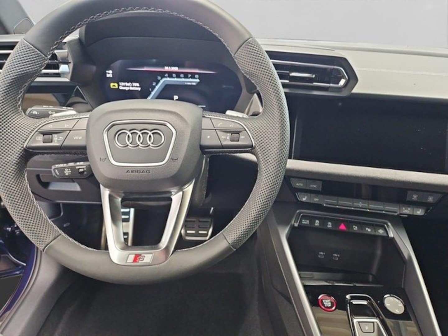 Bild über Audi S3 Limousine TFSI quattro S tronic - für weitere Informationen kontaktieren Sie den Audi Partner