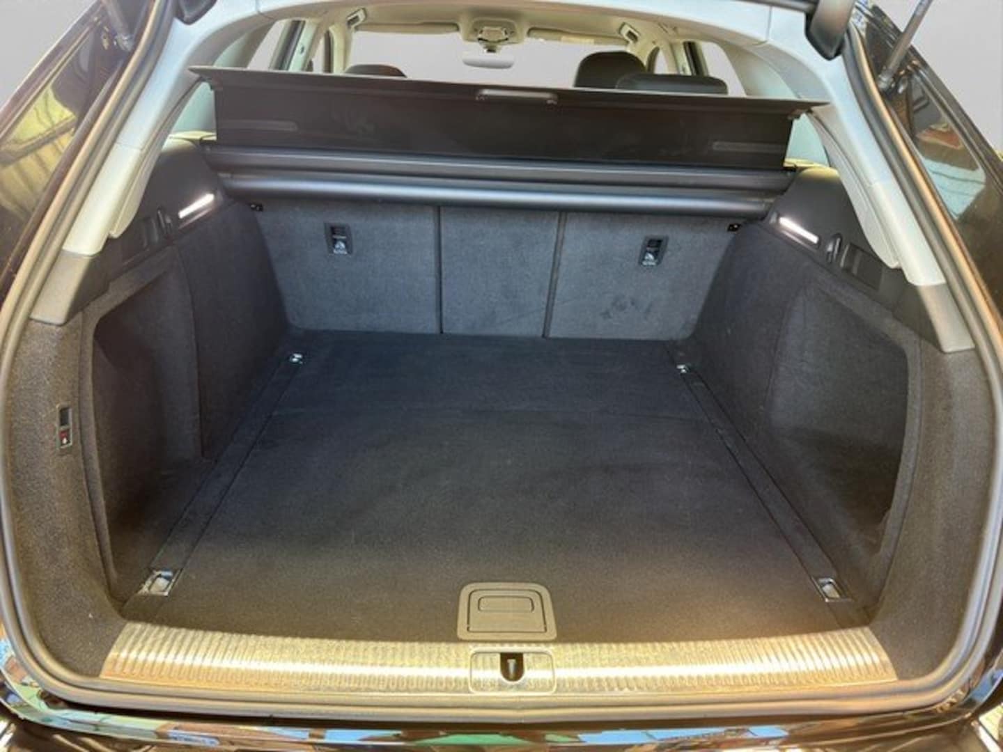 Bild über Audi A4 Avant 35 TDI S tronic - für weitere Informationen kontaktieren Sie den Audi Partner