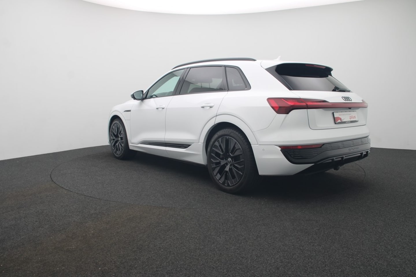 Bild über Audi Q8 e-tron S line 50 e-tron quattro - für weitere Informationen kontaktieren Sie den Audi Partner