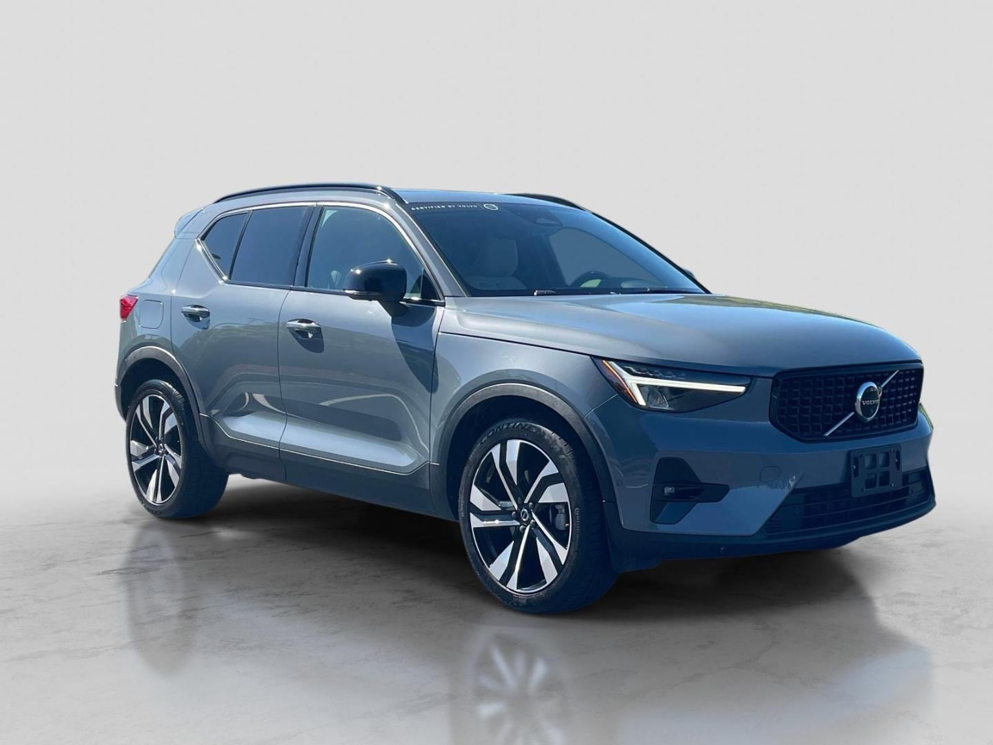 2023 Volvo XC40 B5 Plus Dark AWD's photo