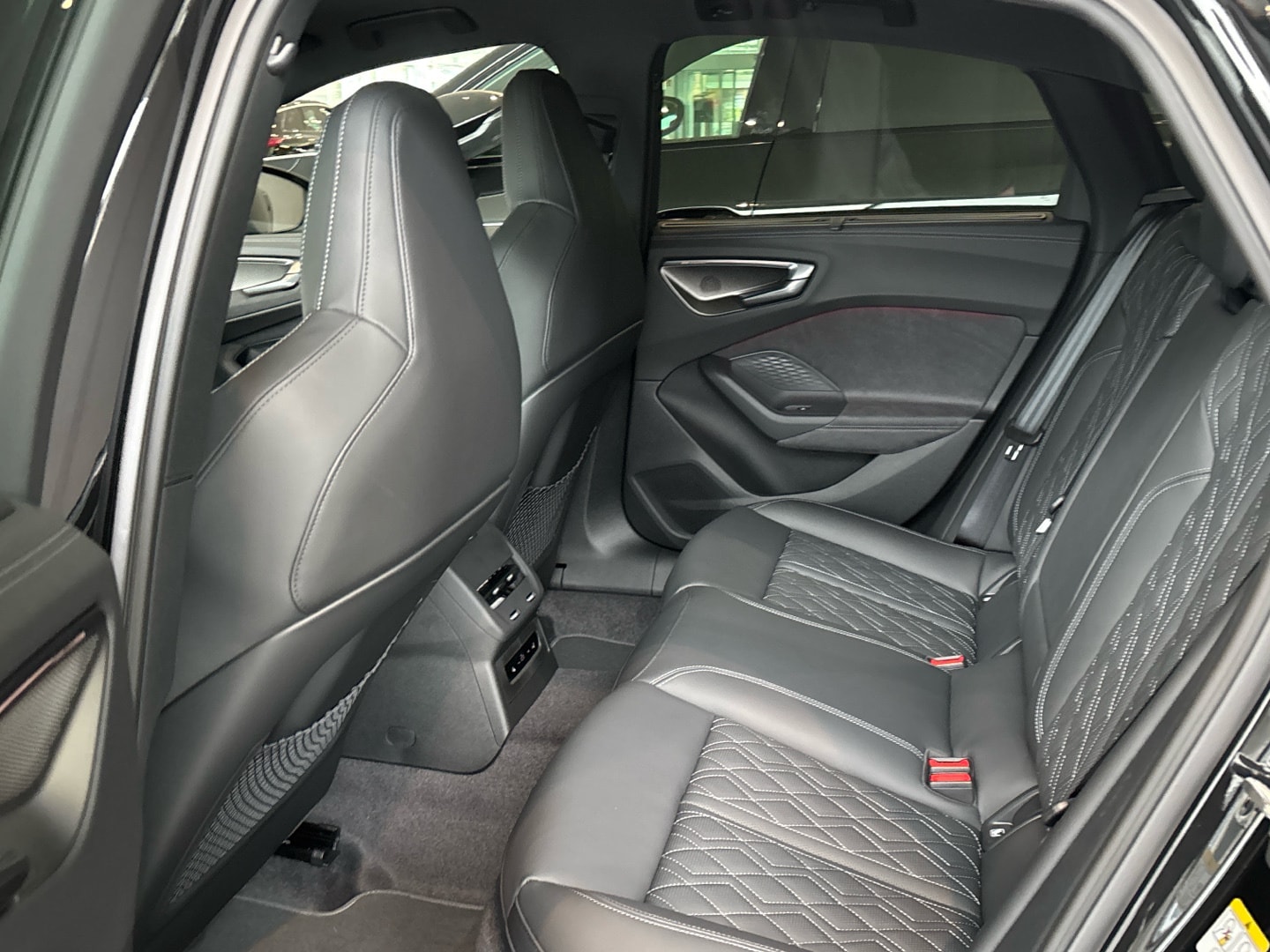 Bild über Audi A5 Limousine e-hybrid e-hybrid quattro 270 kW S tronic - für weitere Informationen kontaktieren Sie den Audi Partner