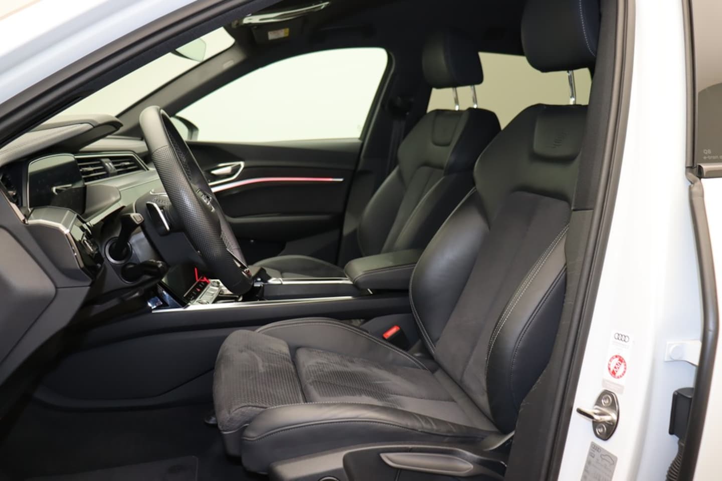 Bild über Audi Q8 e-tron S line 50 e-tron quattro - für weitere Informationen kontaktieren Sie den Audi Partner
