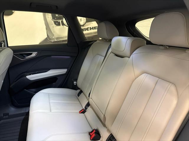 2024 AUDI Q4 - Image 12