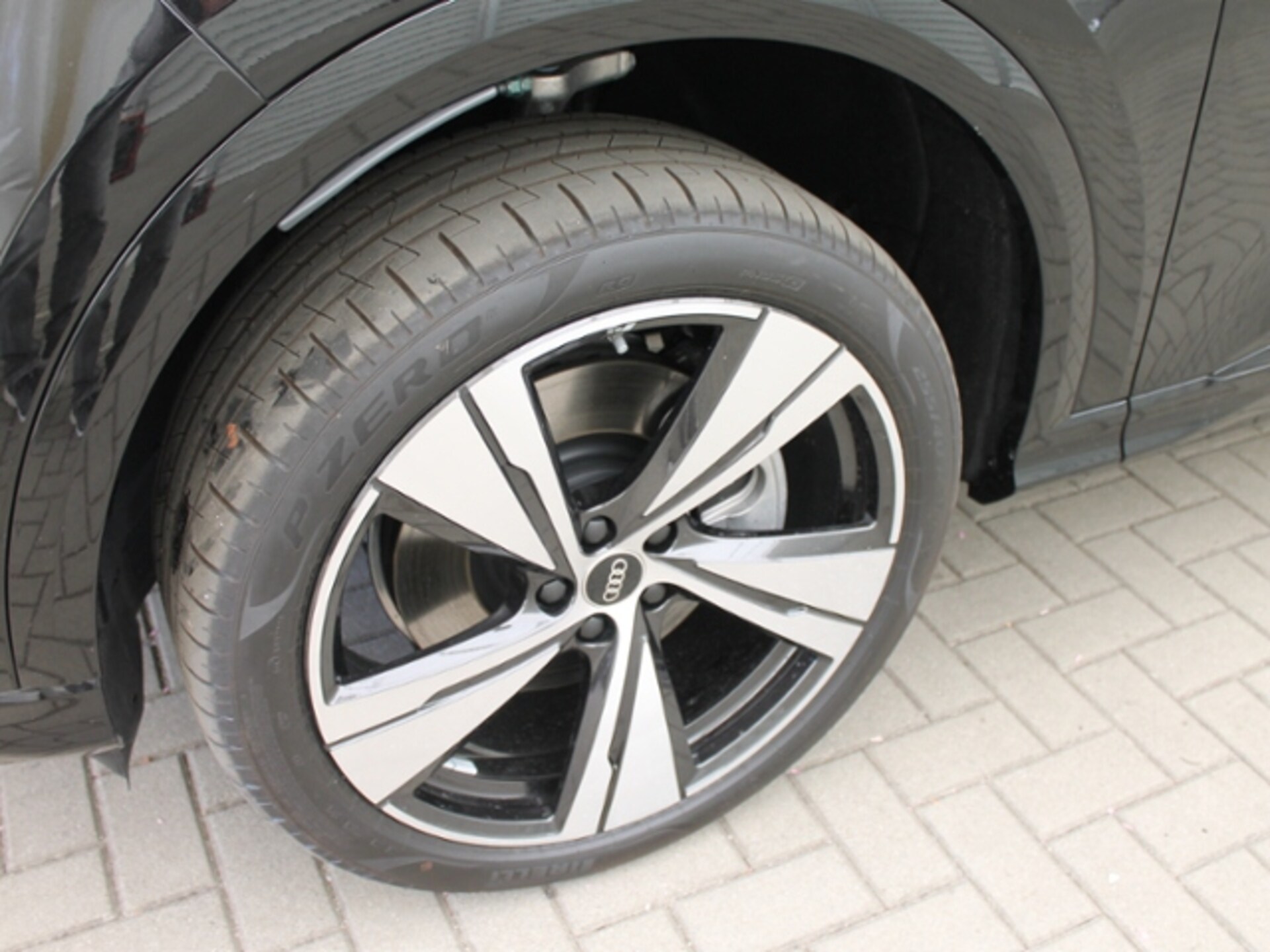 Audi Q5 Sportback edition one