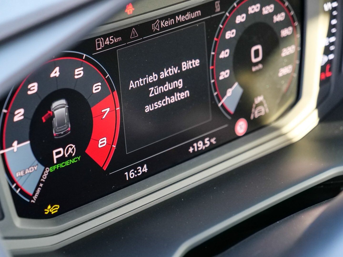 Bild über Audi A1 Sportback S line 30 TFSI S tronic - für weitere Informationen kontaktieren Sie den Audi Partner
