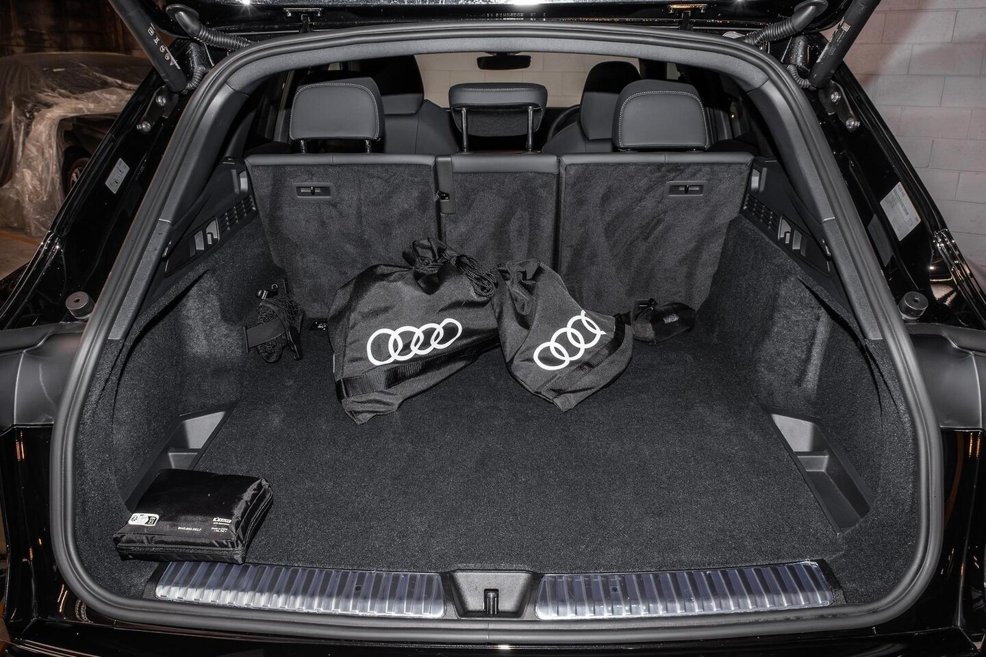 Image about Audi Q5 SUV e-hybrid quattro S tronic