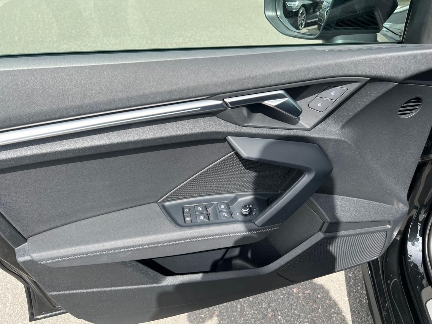 Bild über Audi S3 Limousine TFSI quattro S tronic - für weitere Informationen kontaktieren Sie den Audi Partner