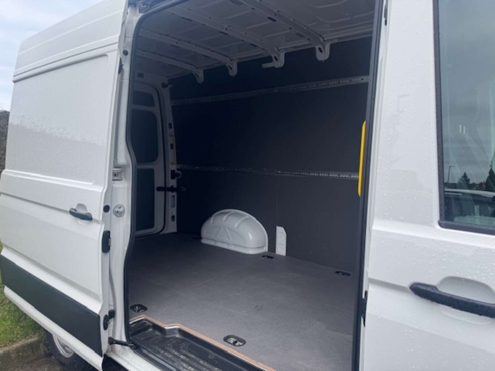 Volkswagen Crafter Kasten mittlerer Radstand – Bild 7