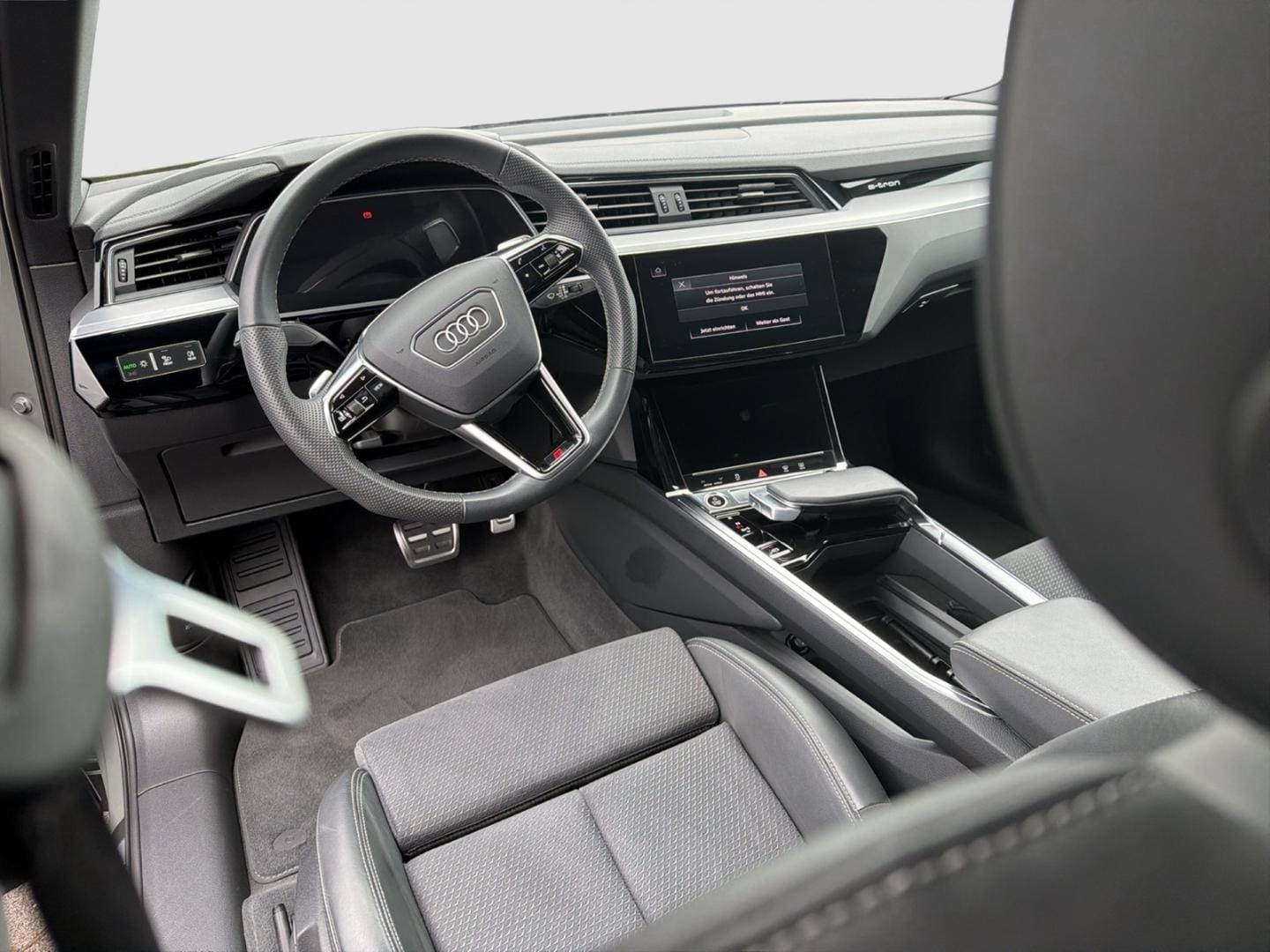 Bild über Audi Q8 Sportback e-tron advanced 50 e-tron quattro - für weitere Informationen kontaktieren Sie den Audi Partner