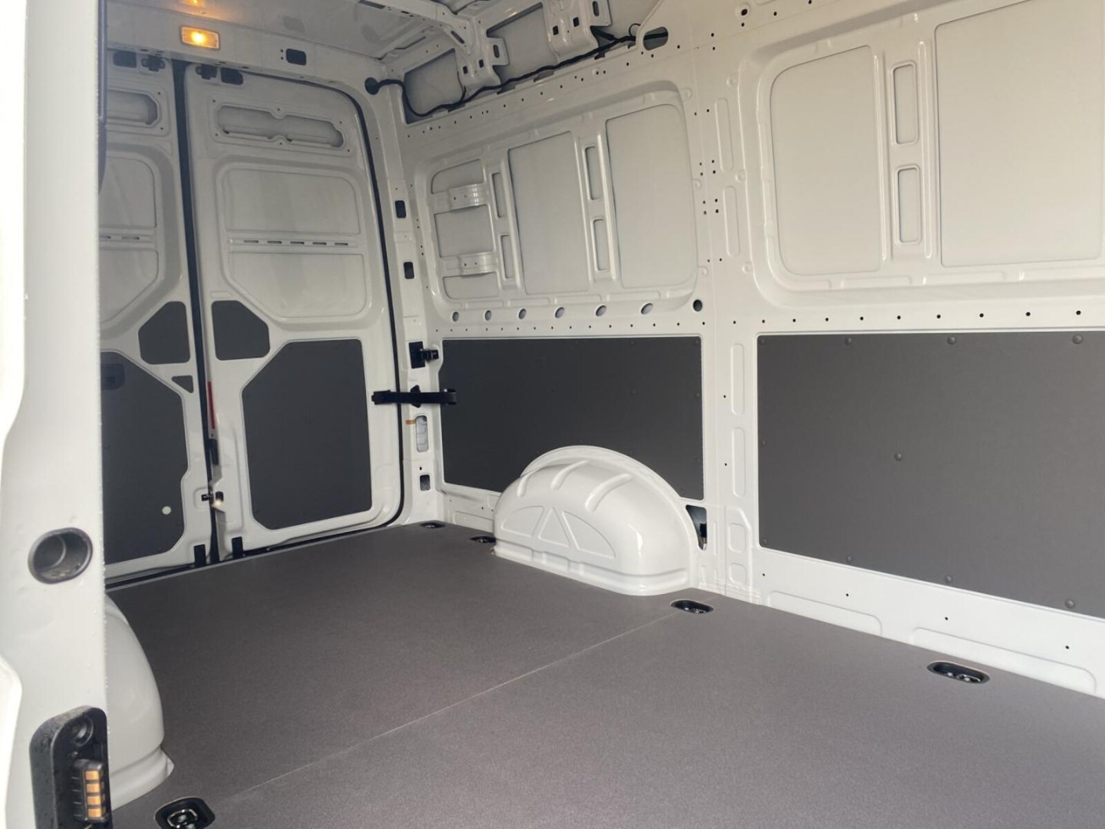 Volkswagen Crafter Kasten mittlerer Radstand – Bild 17