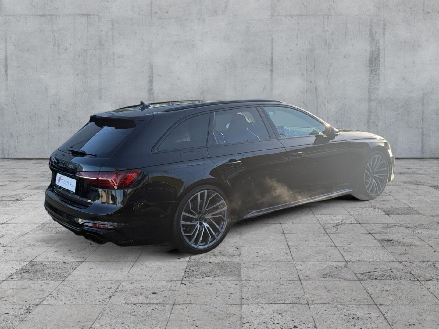 Bild über Audi RS 4 Avant TFSI quattro tiptronic - für weitere Informationen kontaktieren Sie den Audi Partner