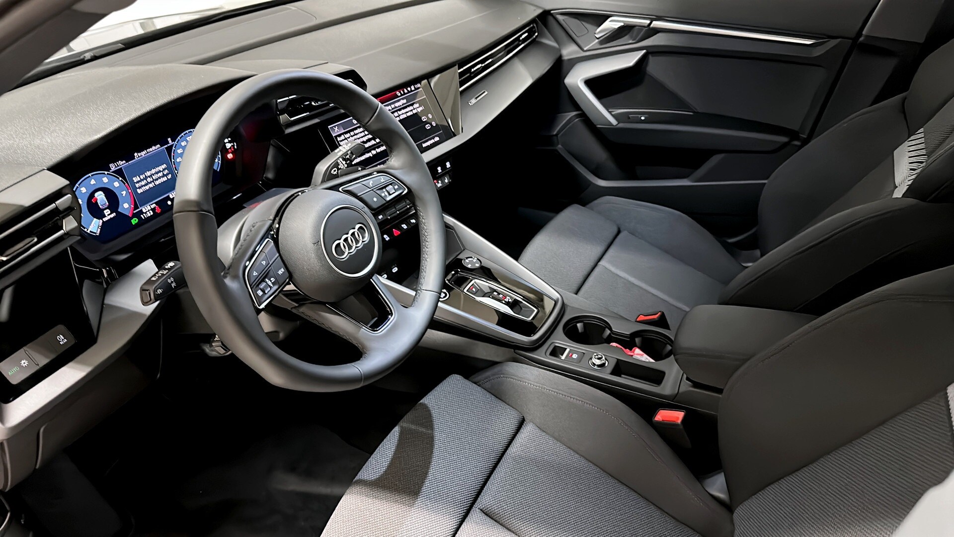 Bild som visar&nbsp;Audi A3 Sportback&nbsp;A3 Sportback TFSI S line 110 kW S tronic - för mer information kontakta din Audi Partner