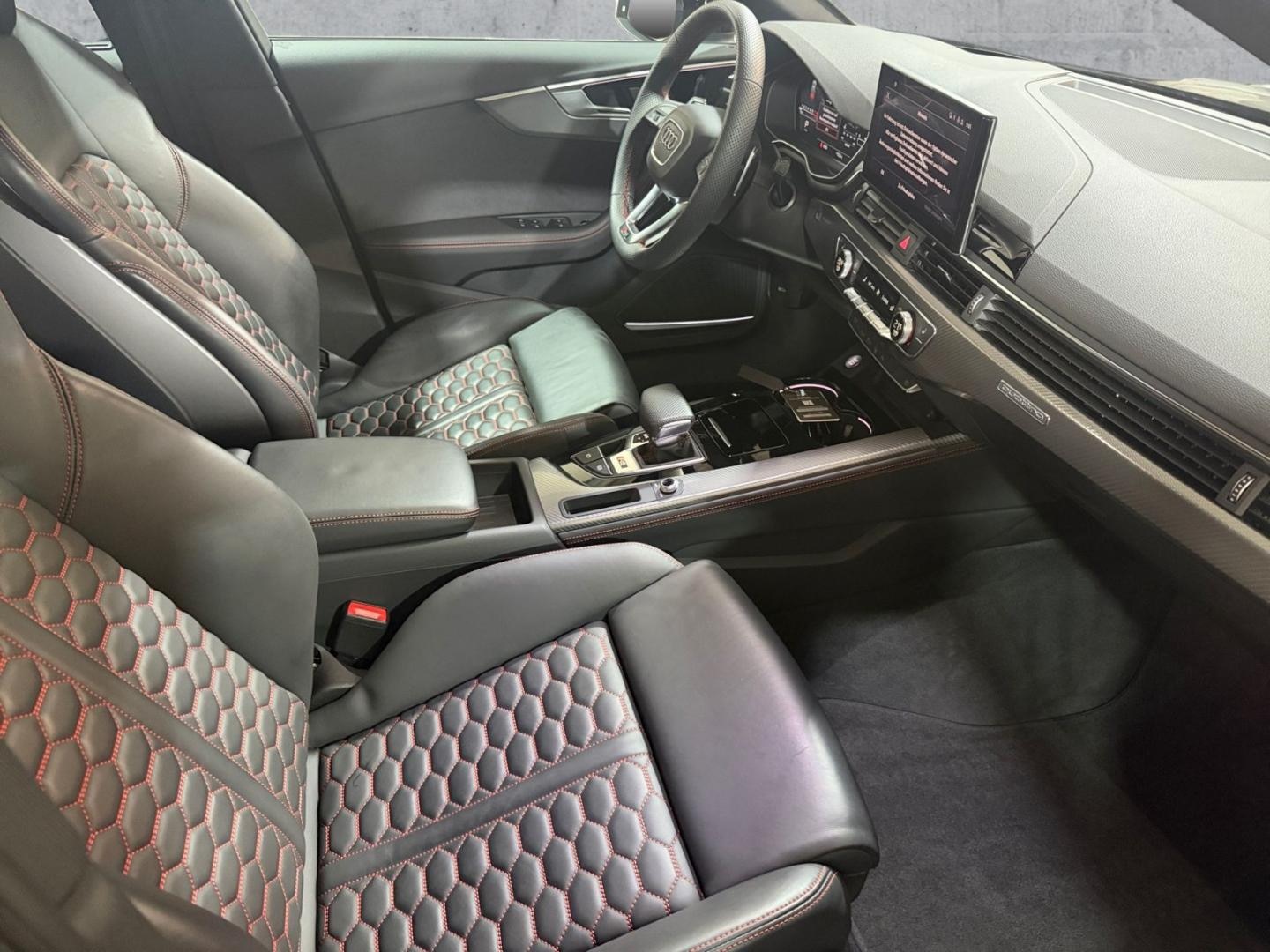 Bild über Audi RS 4 Avant TFSI quattro tiptronic - für weitere Informationen kontaktieren Sie den Audi Partner