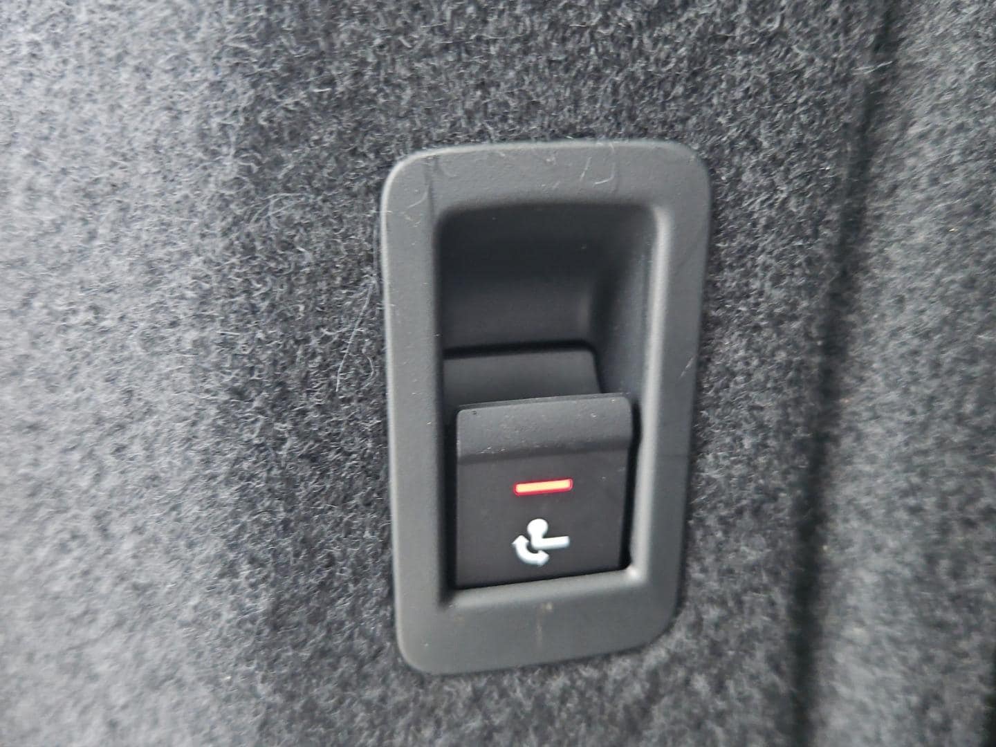 Bild über Audi A4 Avant S line 40 TFSI S tronic - für weitere Informationen kontaktieren Sie den Audi Partner