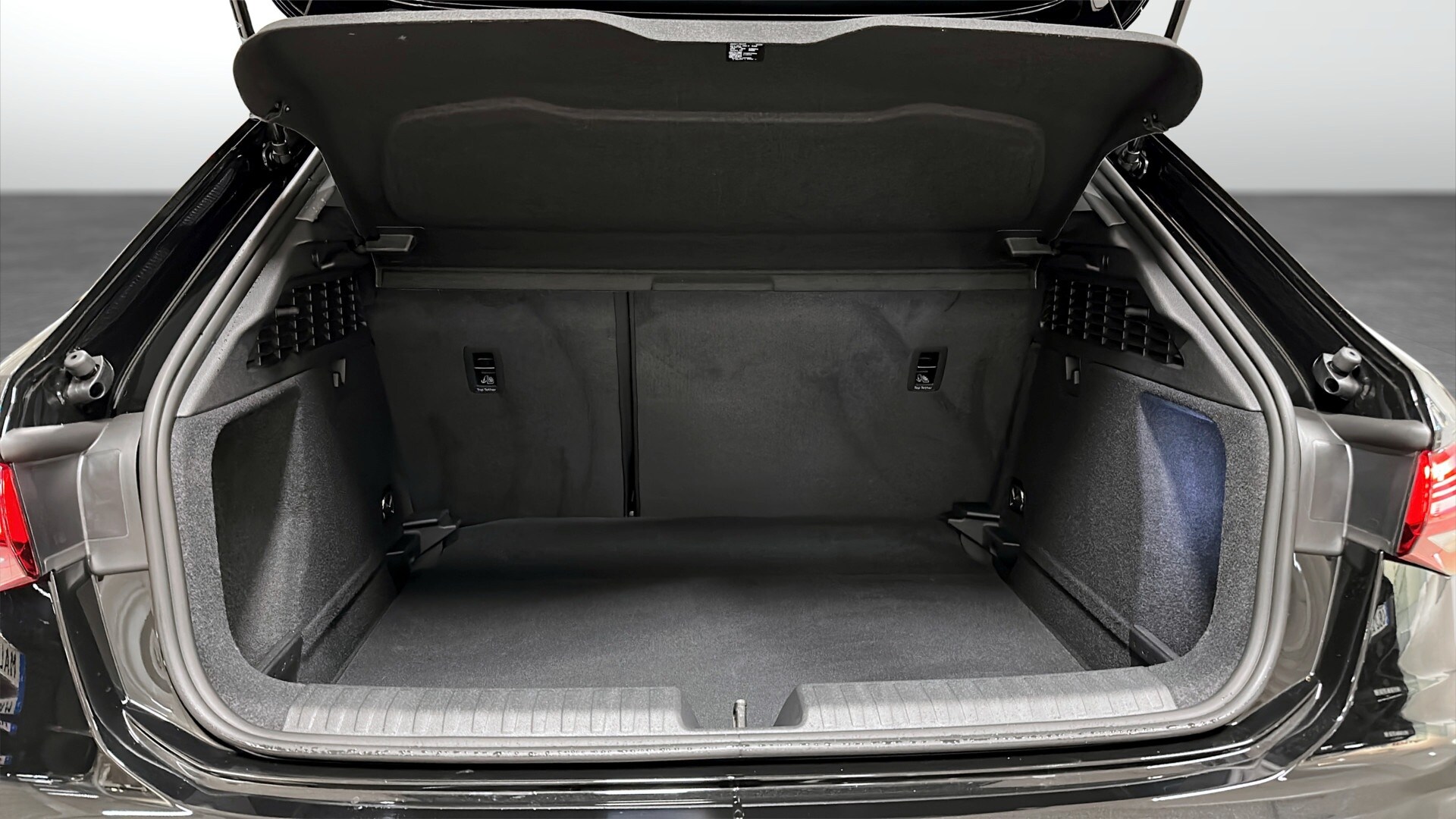 Bild som visar&nbsp;Audi A3 Sportback&nbsp;A3 Sportback TFSI S line 110 kW S tronic - för mer information kontakta din Audi Partner