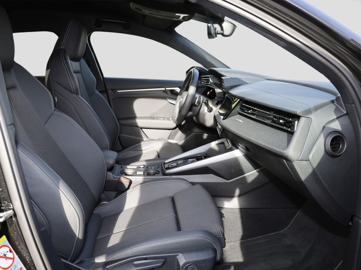Bild über Audi S3 Sportback TFSI quattro S tronic - für weitere Informationen kontaktieren Sie den Audi Partner