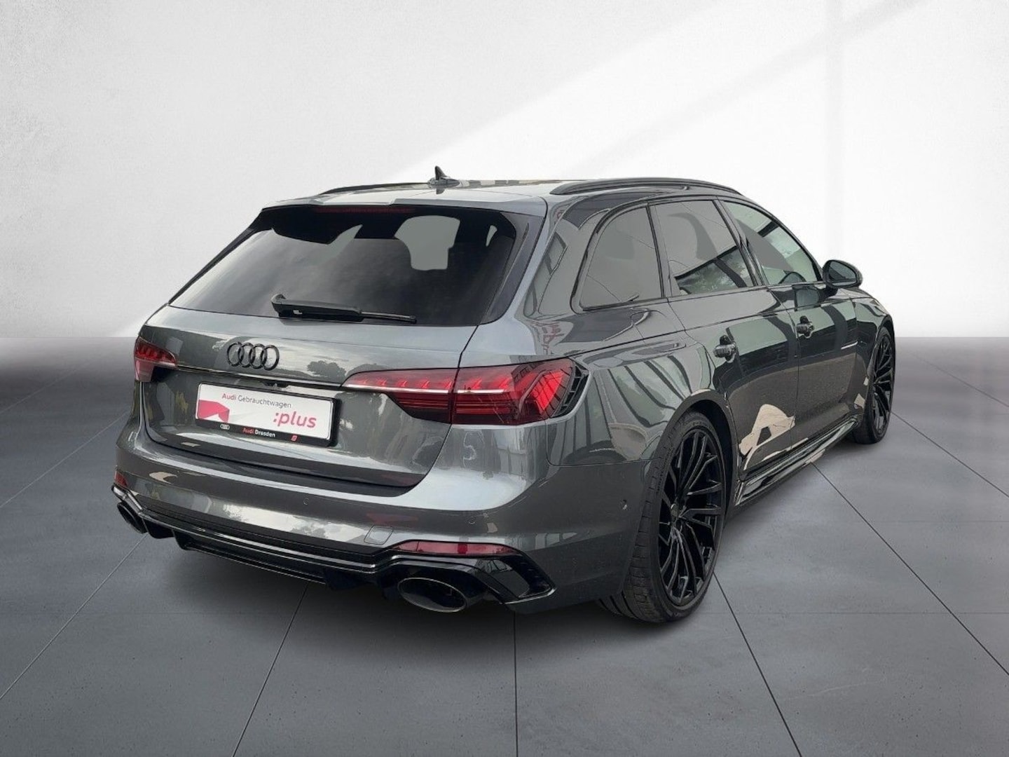Bild über Audi RS 4 Avant TFSI quattro tiptronic - für weitere Informationen kontaktieren Sie den Audi Partner