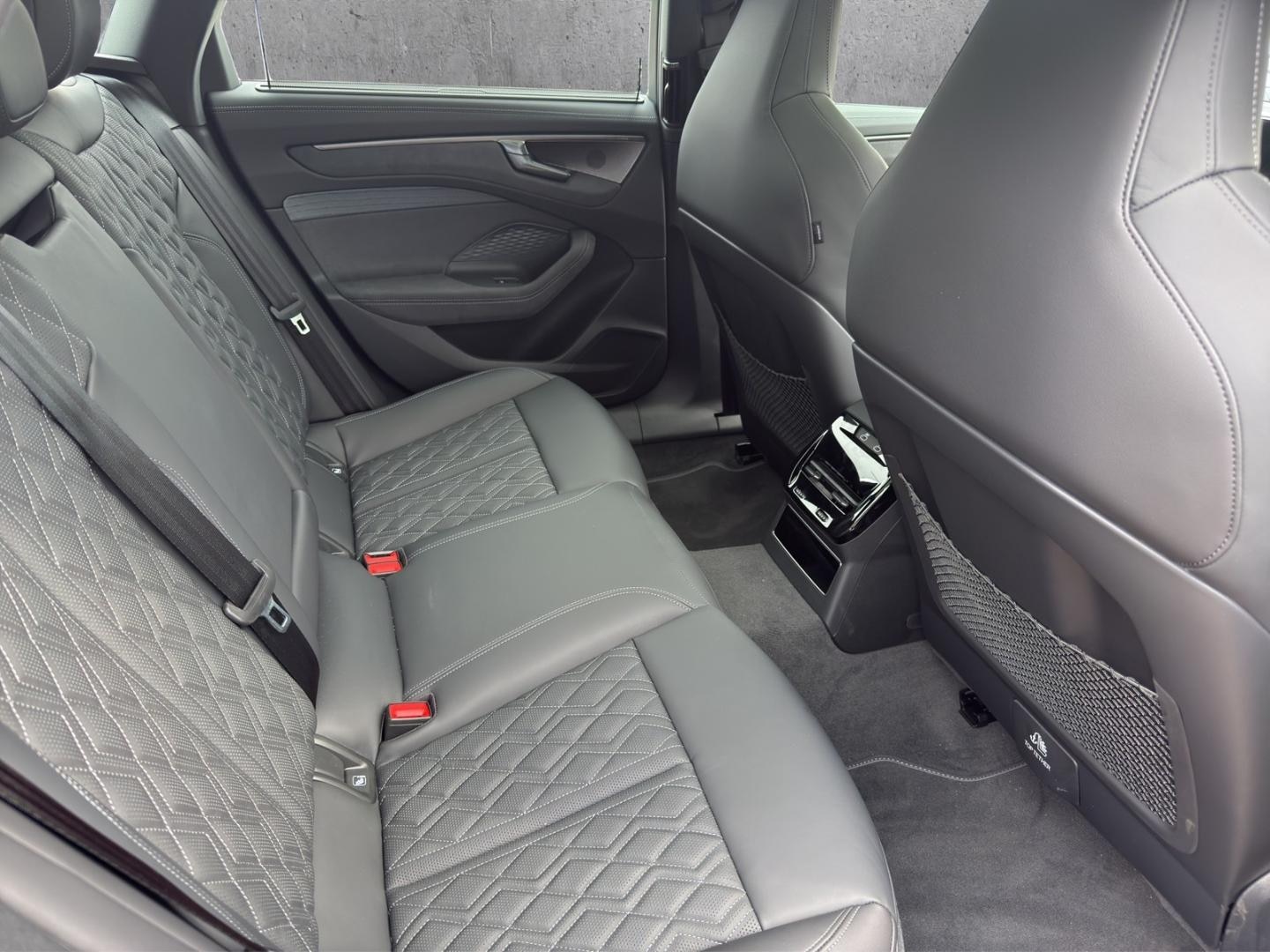 Bild über Audi A6 Avant TDI quattro 150 kW S tronic - für weitere Informationen kontaktieren Sie den Audi Partner