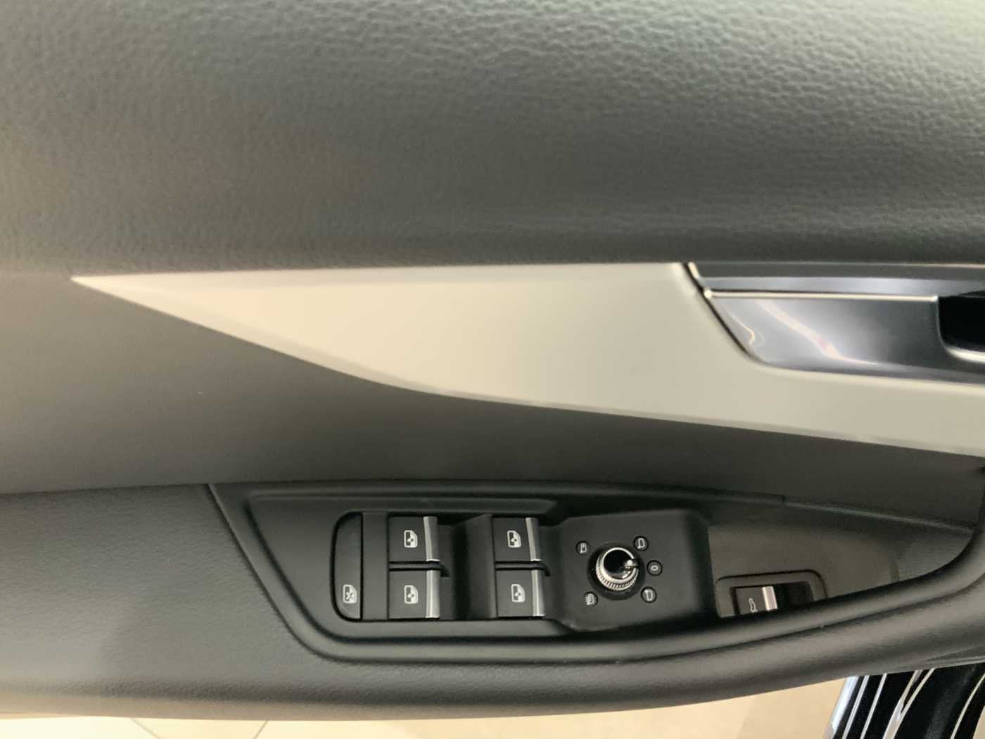 Immagine di Audi A4 Avant S line edition 40 TDI quattro 150 kW (204 CV) S tronic - Vista: for more details contact your dealer