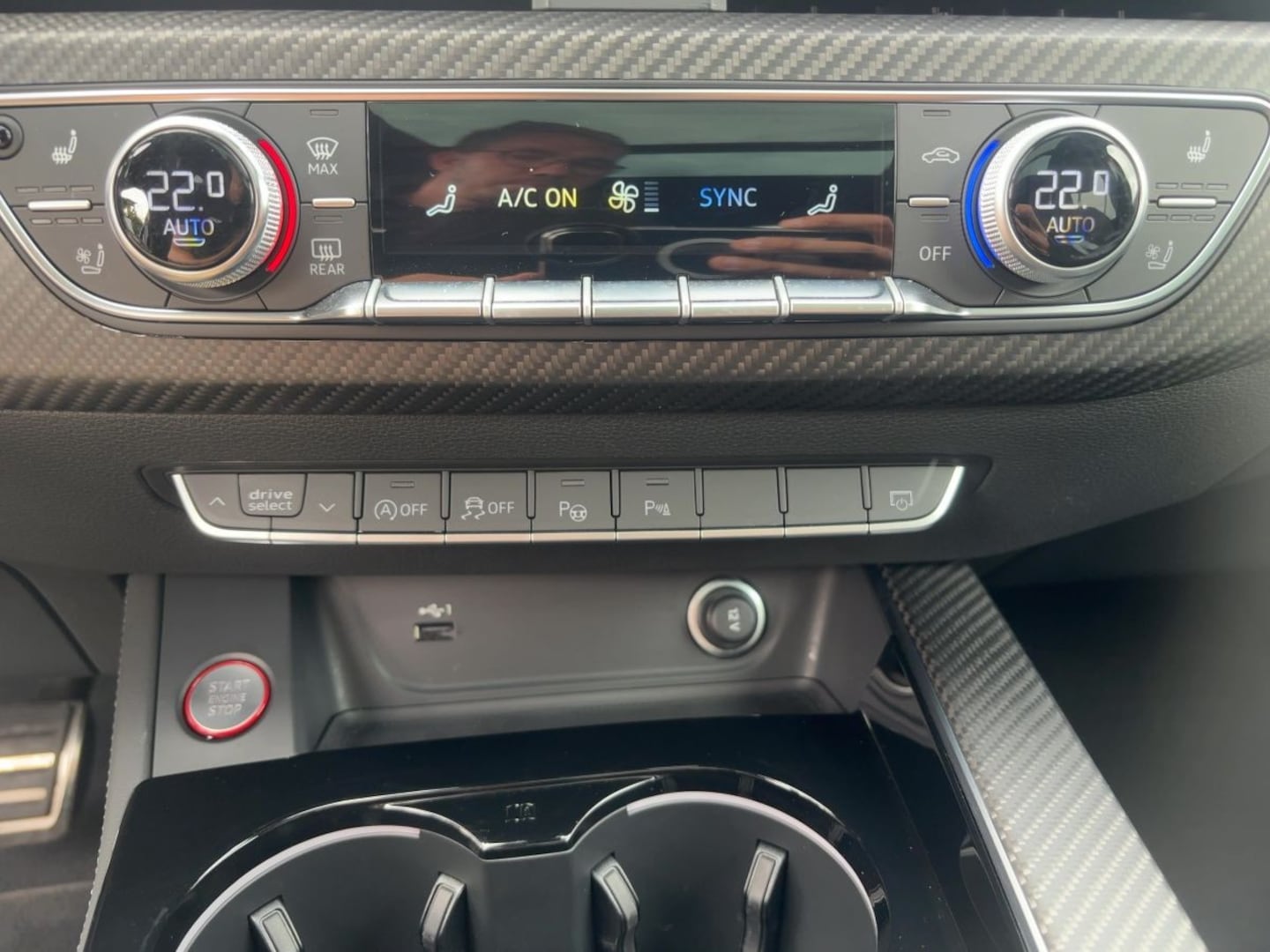 Bild über Audi RS 4 Avant TFSI quattro tiptronic - für weitere Informationen kontaktieren Sie den Audi Partner