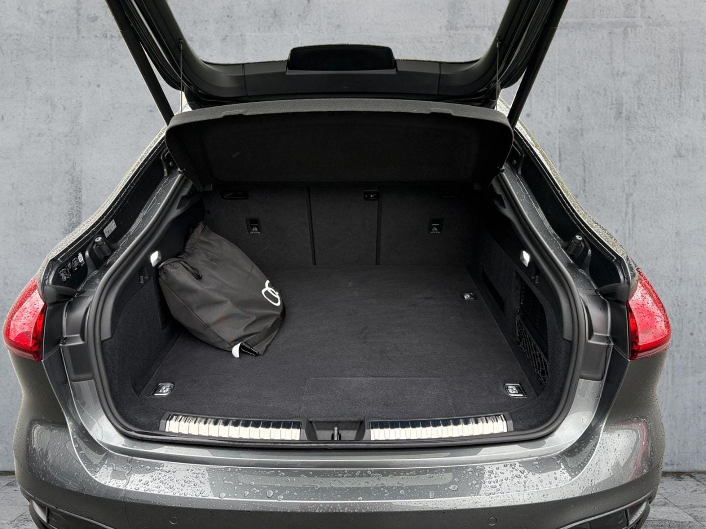 Bild über Audi A5 Limousine e-hybrid e-hybrid quattro 220 kW S tronic - für weitere Informationen kontaktieren Sie den Audi Partner