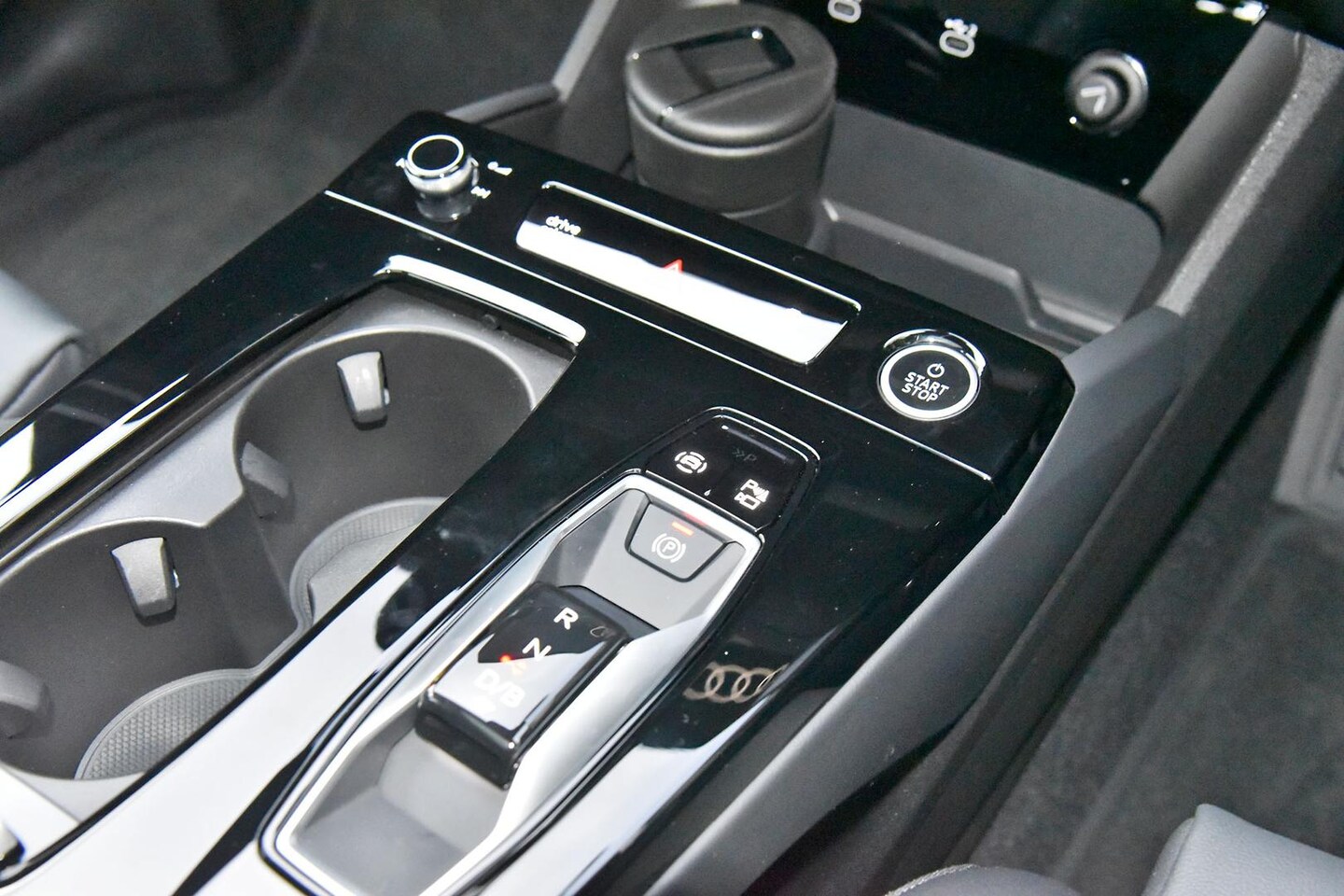 Image about Audi Q6 SUV e-tron e-tron