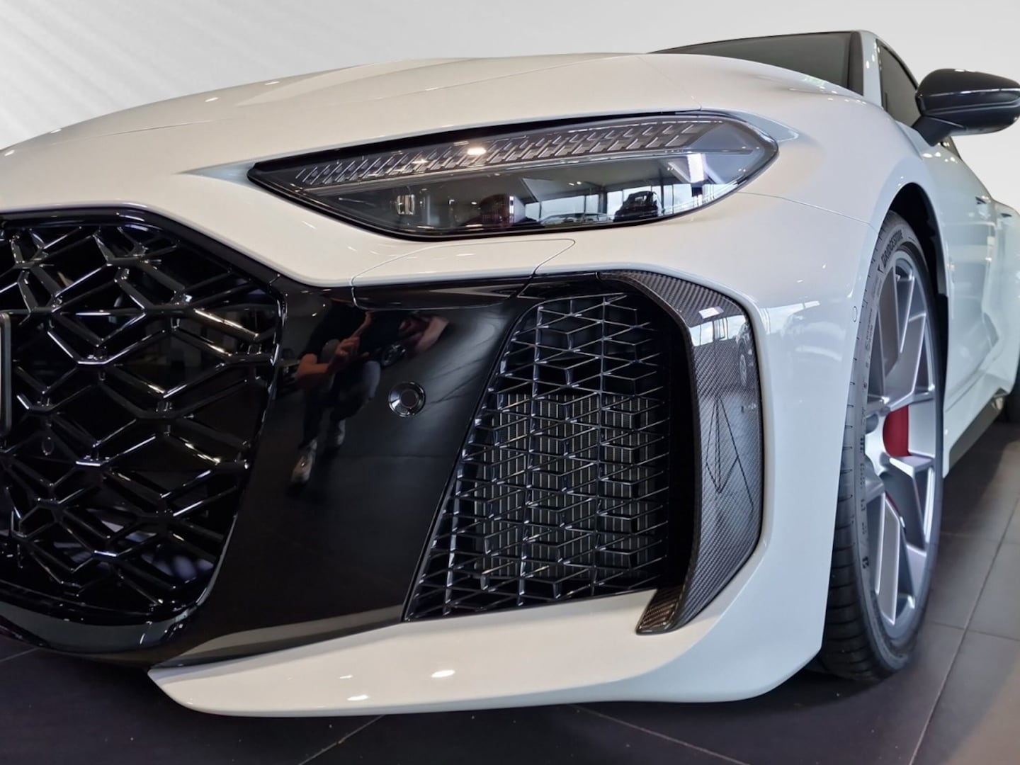 Bild über Audi RS 5 Limousine TFSI quattro 470 kW tiptronic - für weitere Informationen kontaktieren Sie den Audi Partner